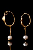 ROMAN MATCHED PAIR OF GOLD EARRINGS WITH PEARLS
