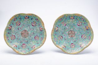 PAIR OF CHINESE FAMILLE ROSE PORCELAIN PLATES