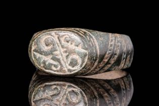 MEDIEVAL BRONZE RING DECORATED WITH GEOMETRIC MOTIFS