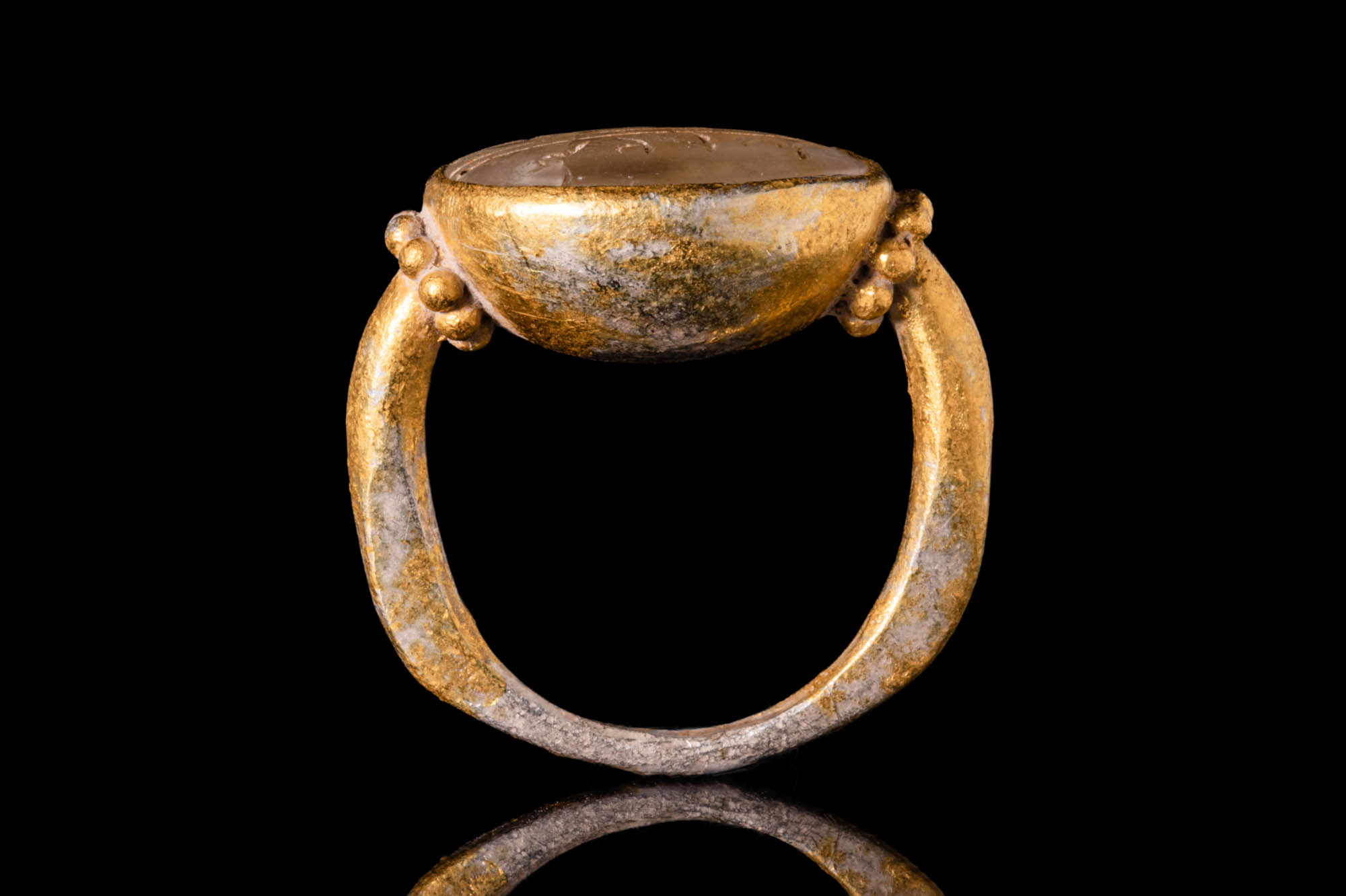 HOLY LANDS SILVER-GILT RING WITH ROCK CRYSTAL INTAGLIO WITH ARAMAIC INSCRIPTION - Bild 5 aus 5