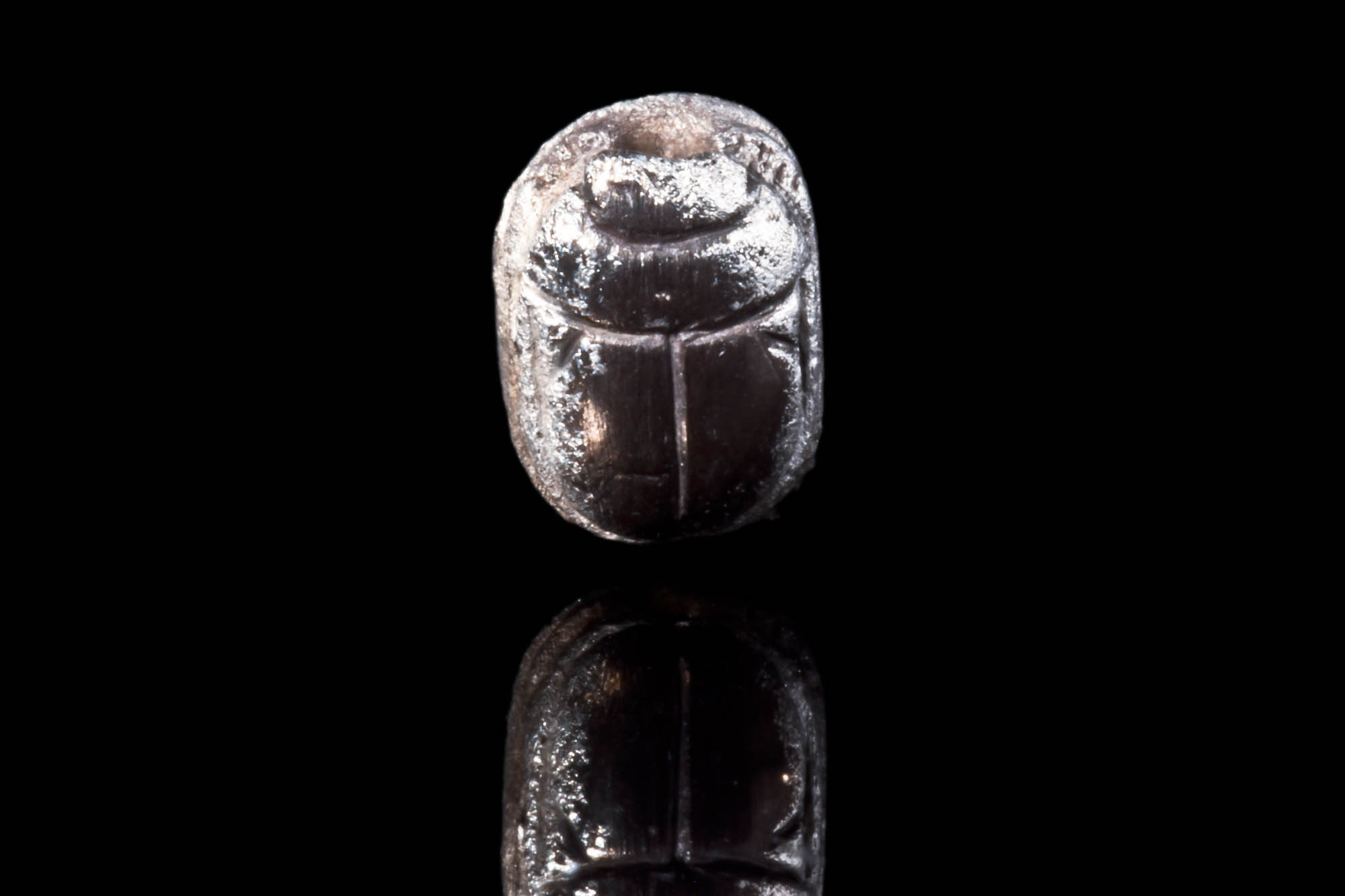 COLLECTION OF TWO INTAGLIOS, A BRONZE RING AND SILVER SCARAB - Image 4 of 6