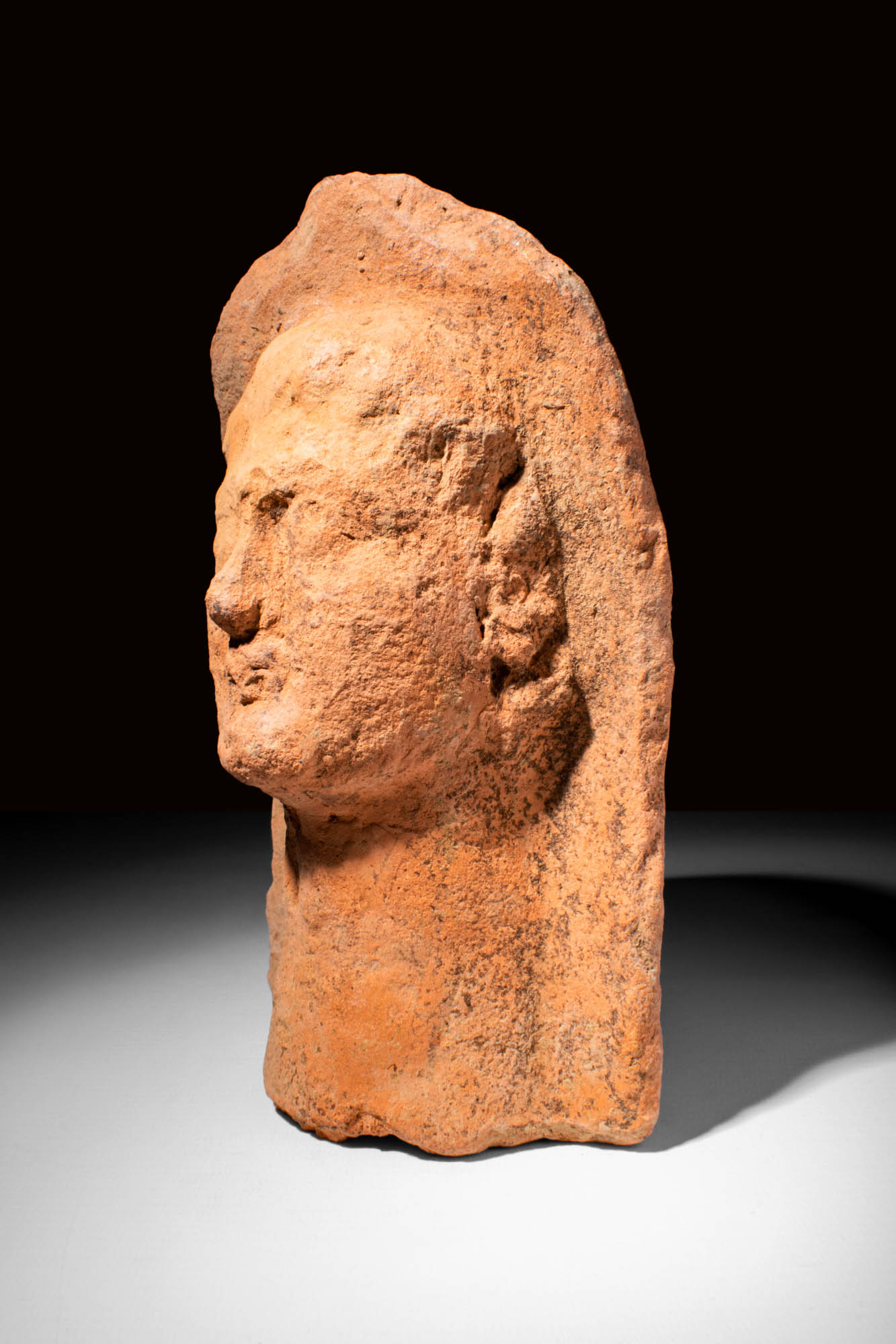 PHOENICIAN TERRACOTTA VOTIVE HEAD OF MAN - Image 2 of 4