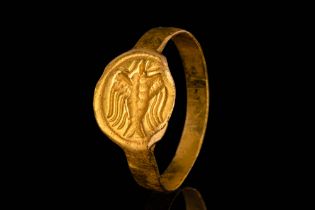 GREEK HELLENISTIC GOLD RING WITH BIRD WITH SPREAD WINGS