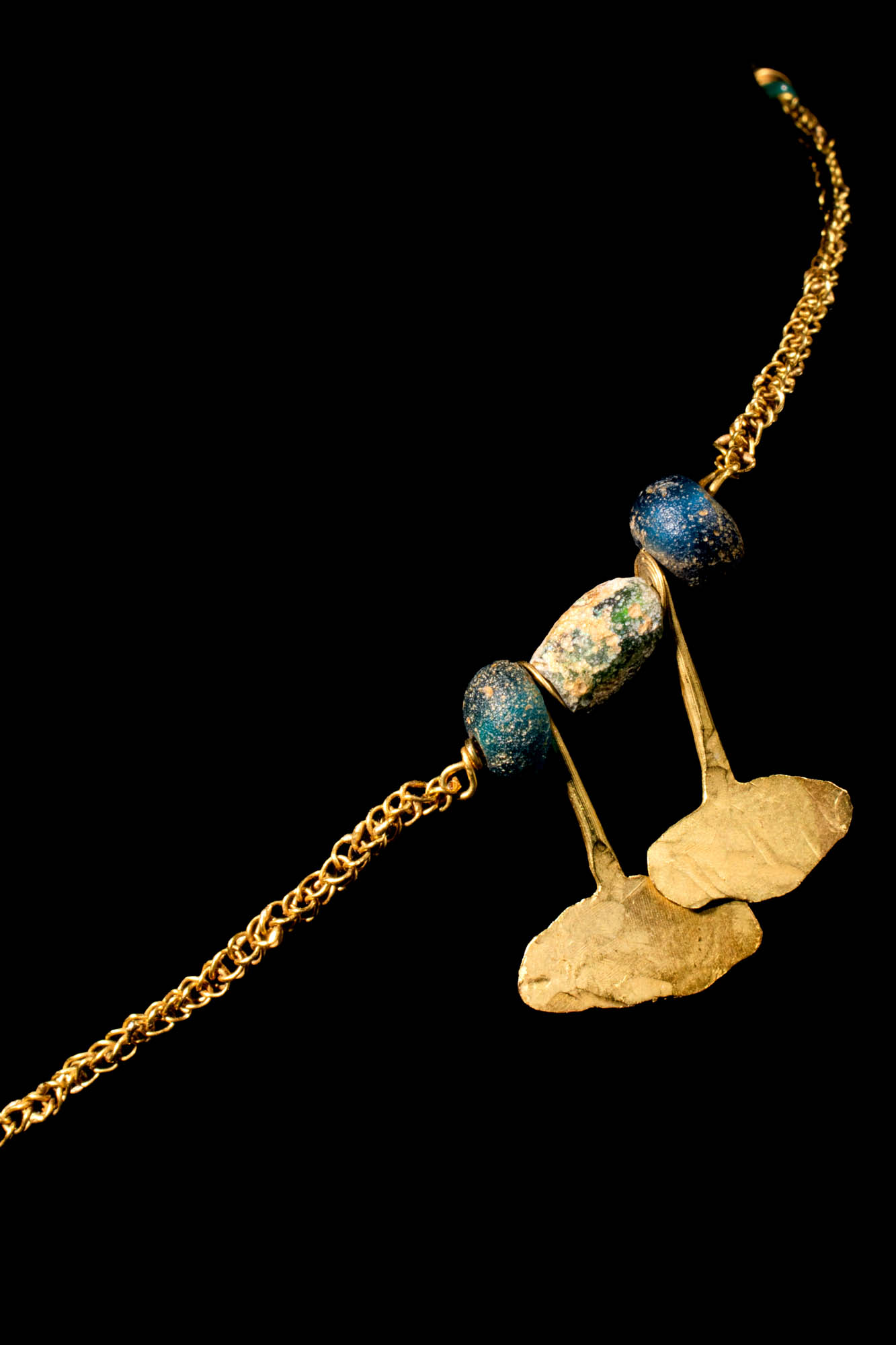 GOLD NECKLACE WITH EGYPTIAN GOLD PENDANTS AND BEADS - Image 7 of 8