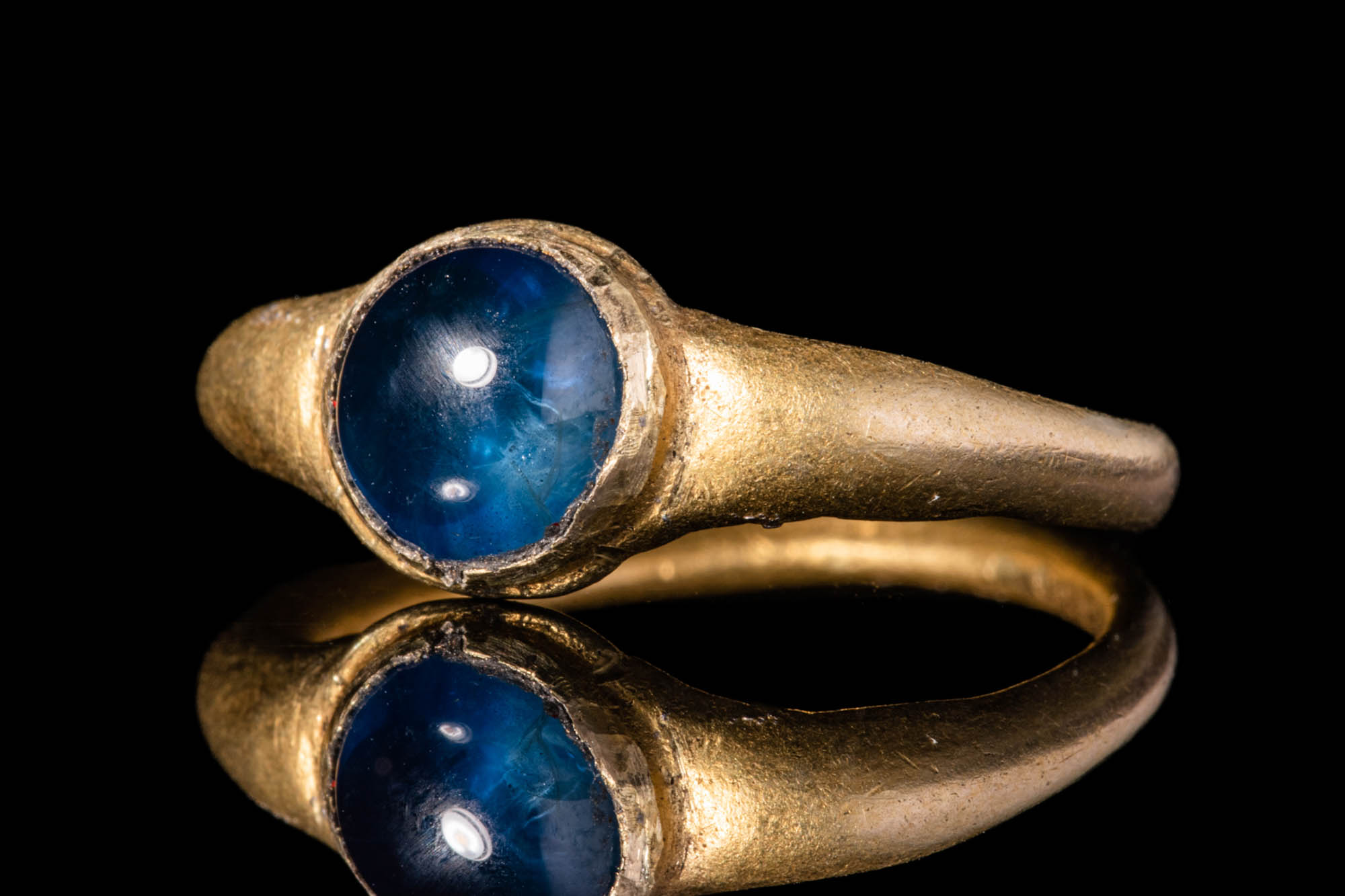 ROMAN GOLD RING WITH SAPPHIRE CABOCHON - Bild 2 aus 5