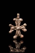 EARLY BYZANTINE BRONZE CROSS PENDANT