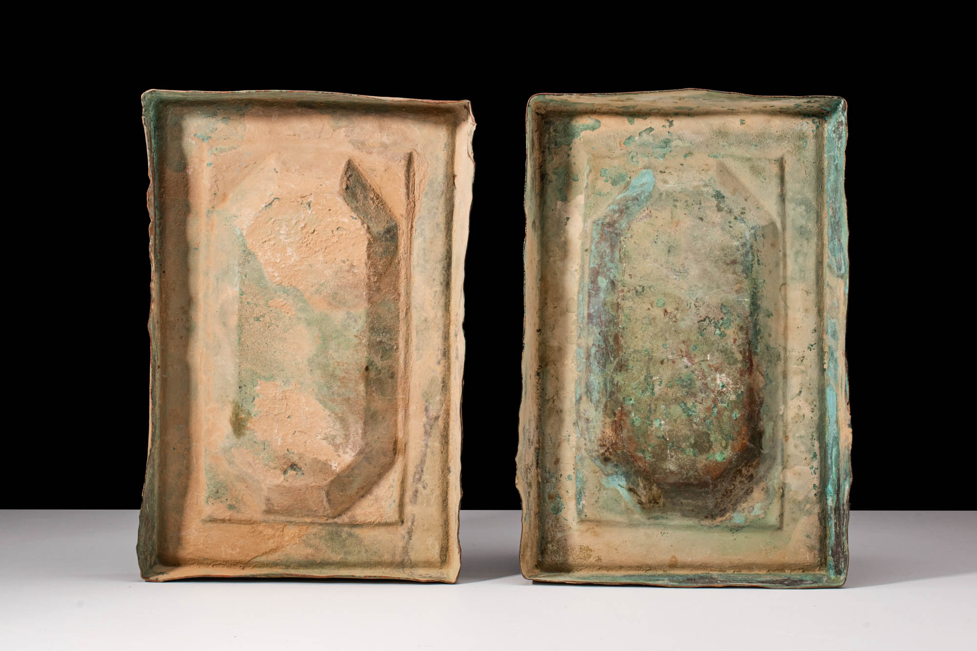 PAIR OF MEDIEVAL SELJUK RECTANGULAR TRAYS - Image 3 of 5