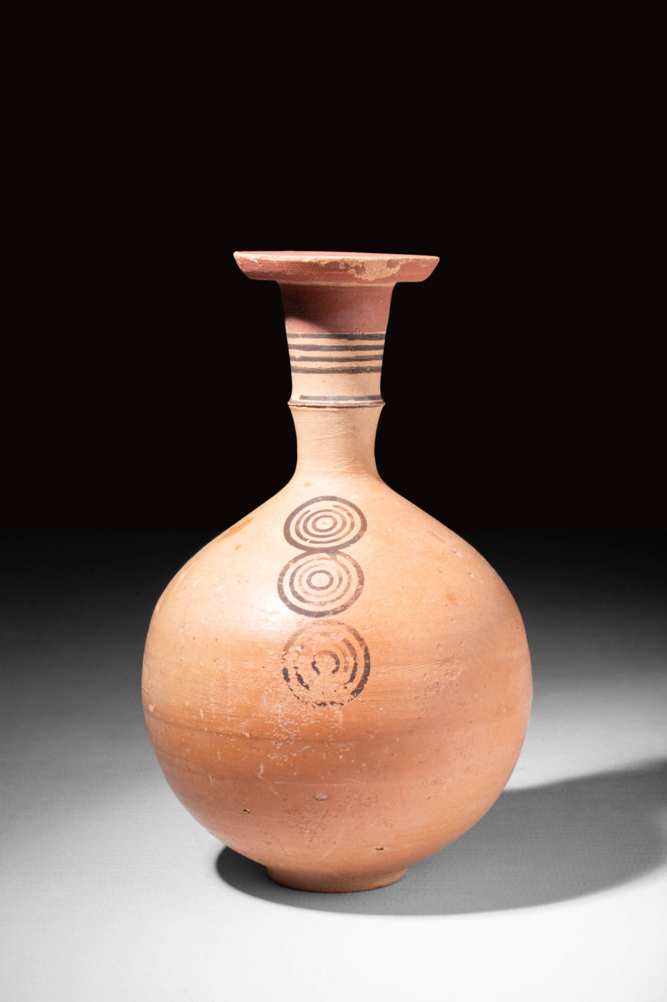 CYPRIOT BICHROME POTTERY JUG WITH CIRCLES - Image 2 of 6