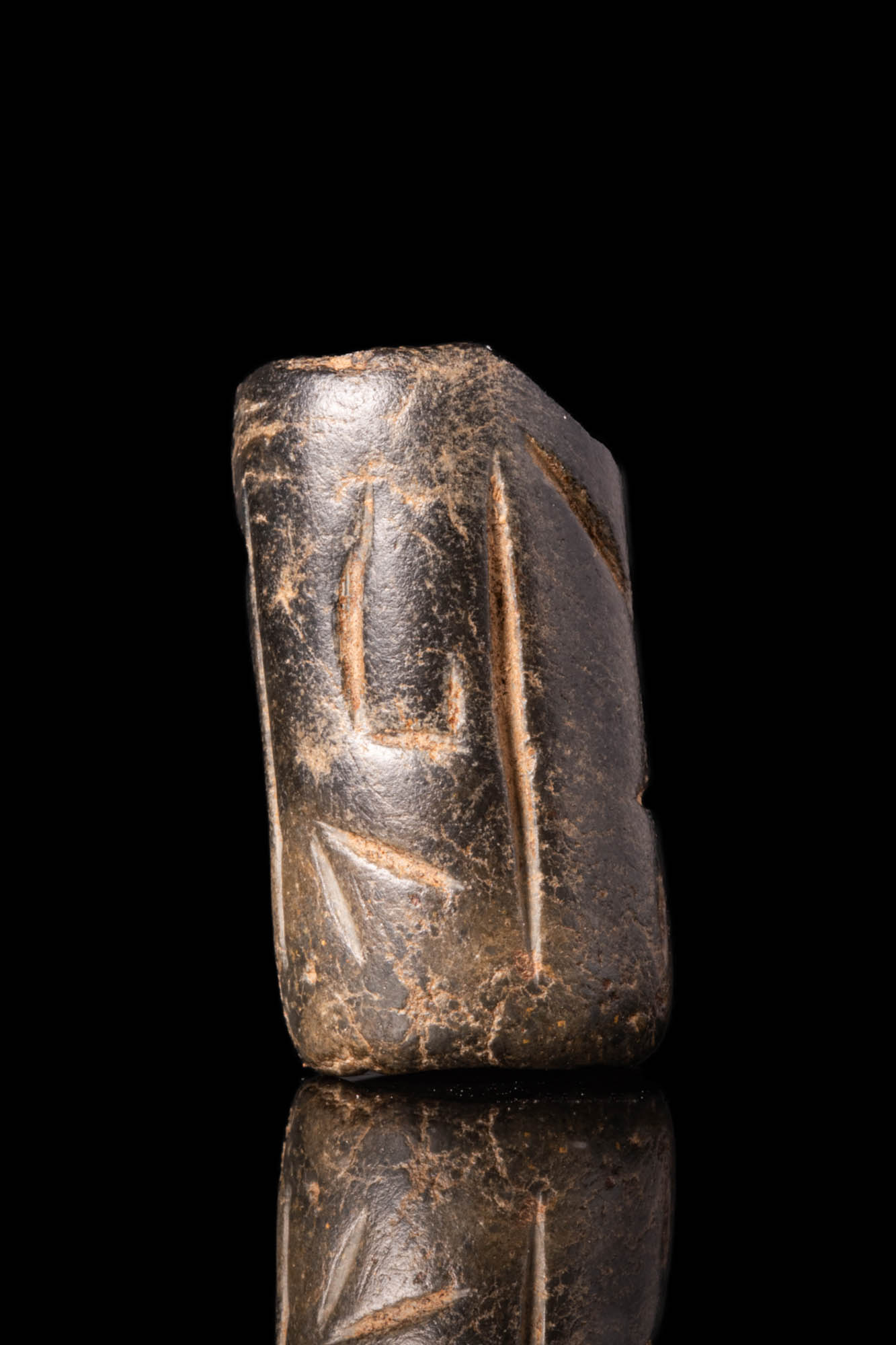 EGYPTIAN BLACK STONE CYLINDER SEAL DEPICTING A HIEROGLYPHS - Image 2 of 4