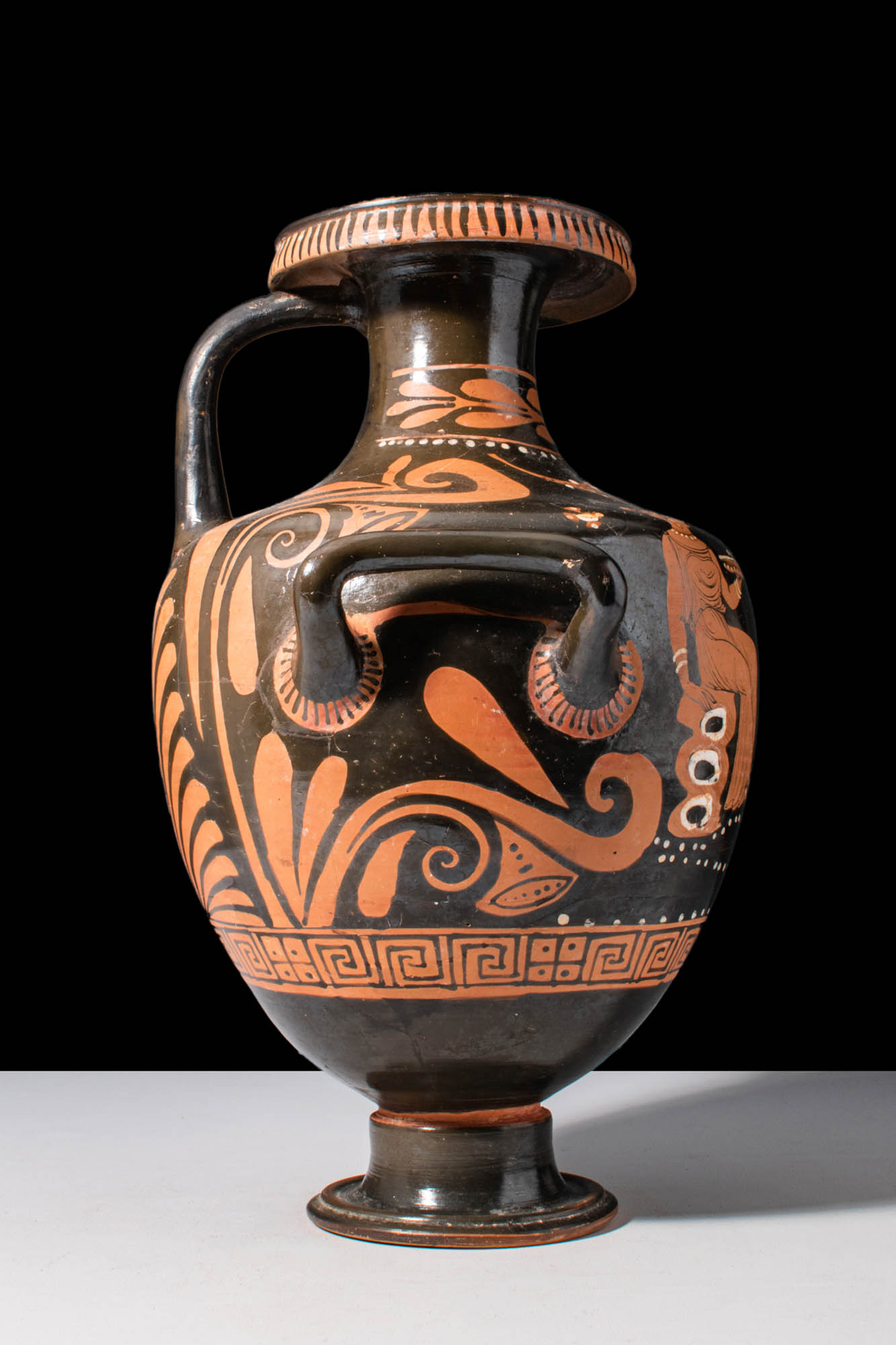 APULIAN RED-FIGURE HYDRIA WITH MAENAD AND DIONYSUS - Image 6 of 8