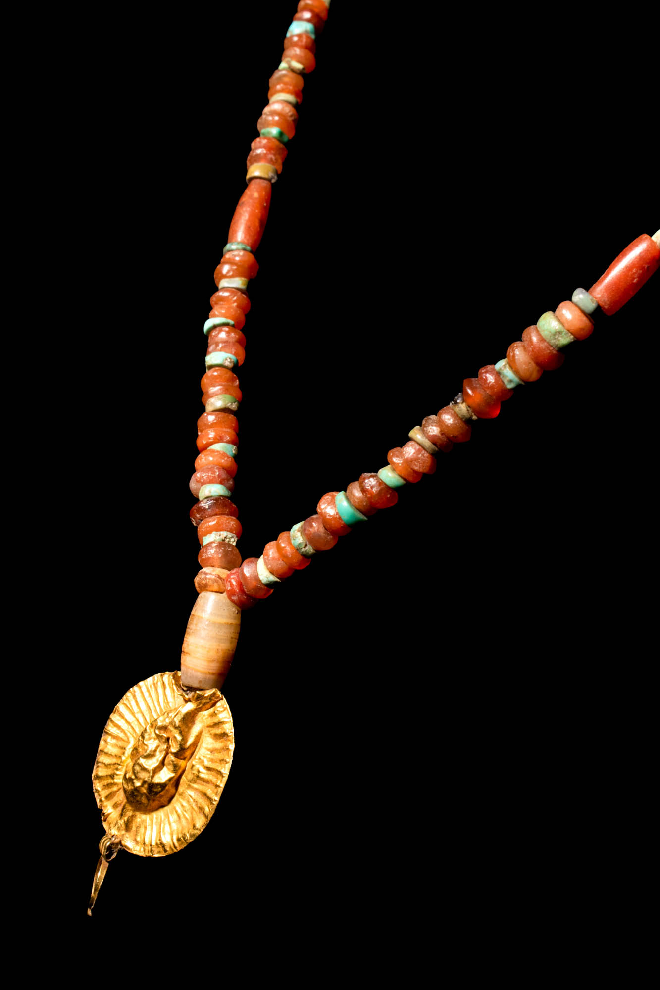 PTOLEMAIC PERIOD CARNELIAN NECKLACE WITH GOLD PENDANT - Image 7 of 8