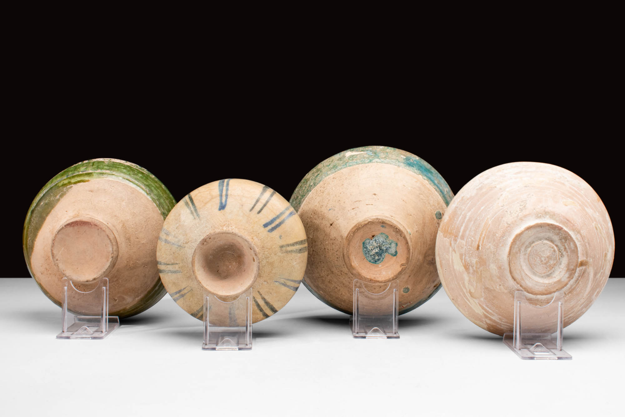 FOUR MEDIEVAL FATIMID GLAZED VESSELS - Image 5 of 5