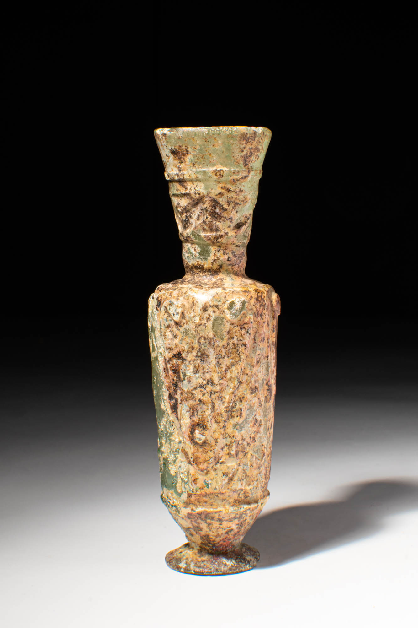 UMMAYAD GLASS BOTTLE ON HIGH PEDESTAL