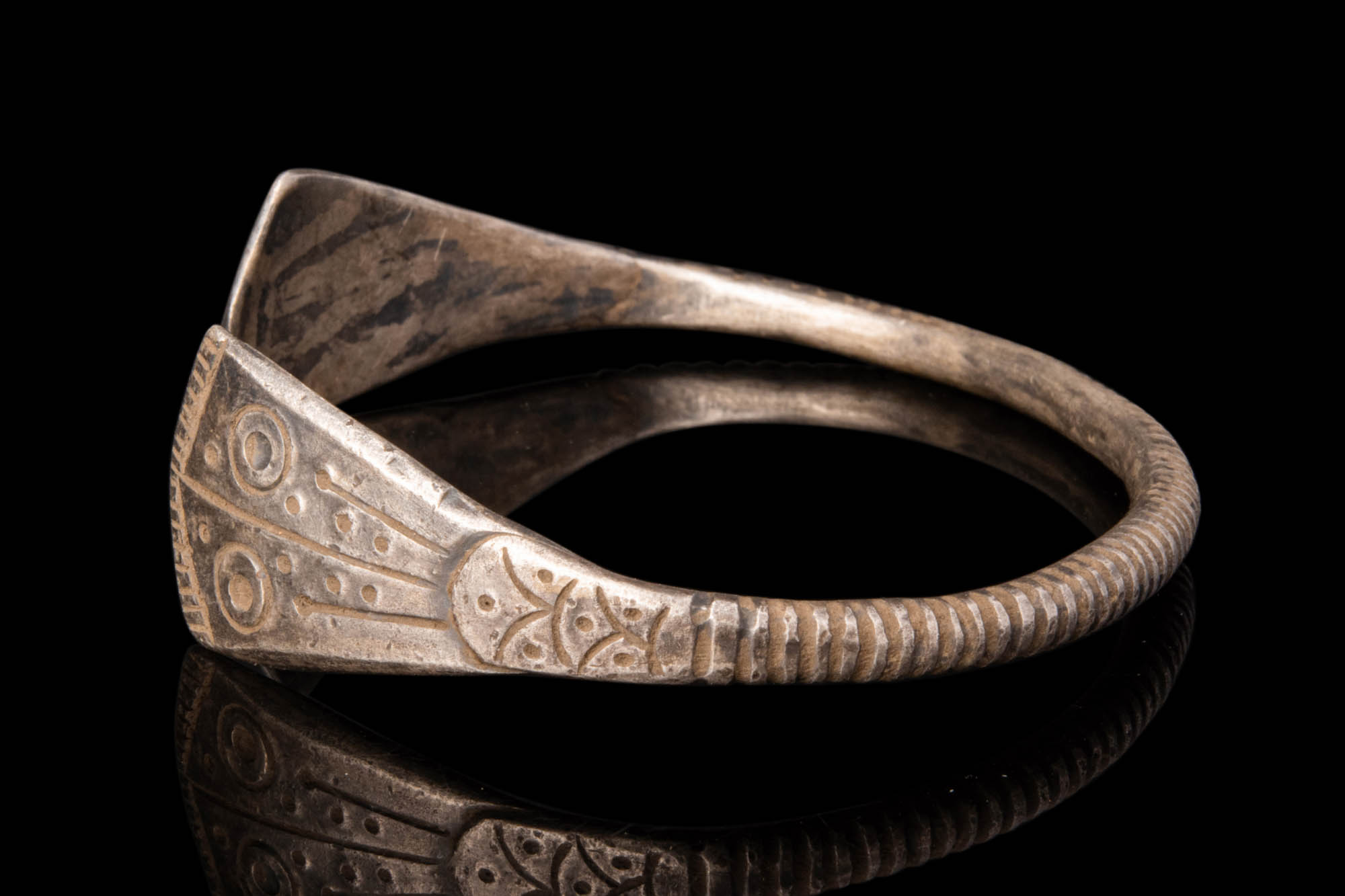 CELTIC SILVER SNAKE BRACELET - Image 4 of 5