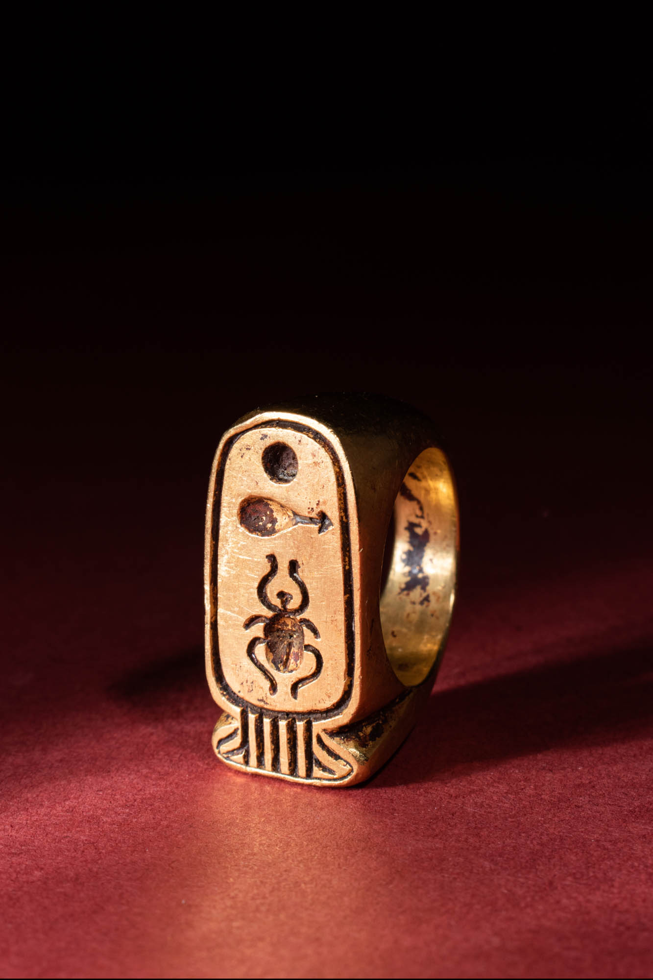 HEAVY EGYPTIAN CARTOUCHE GOLD RING - 82 GRAMS