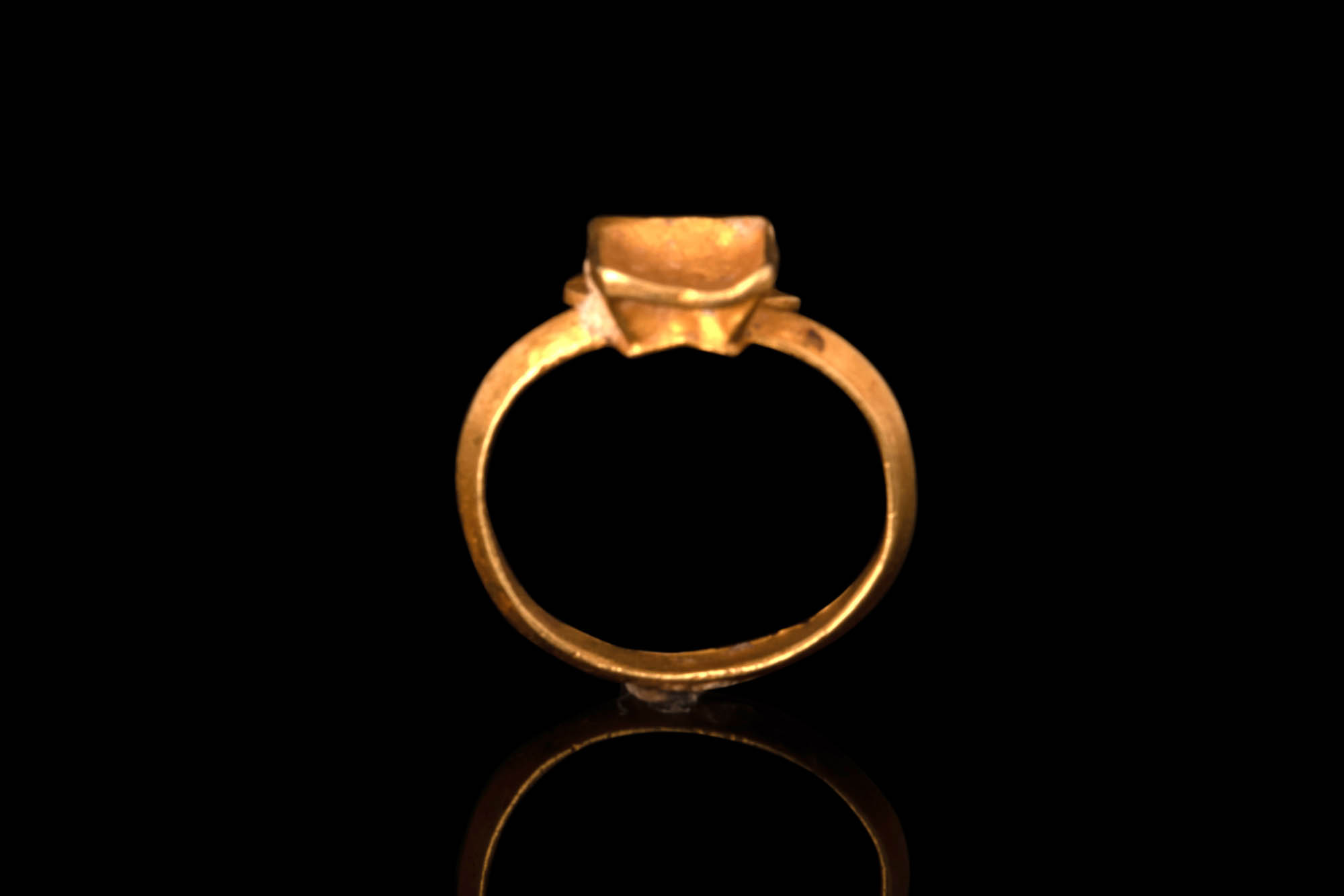 ROMAN GOLD RING DECORATE WITH VOLUTES - Image 5 of 5