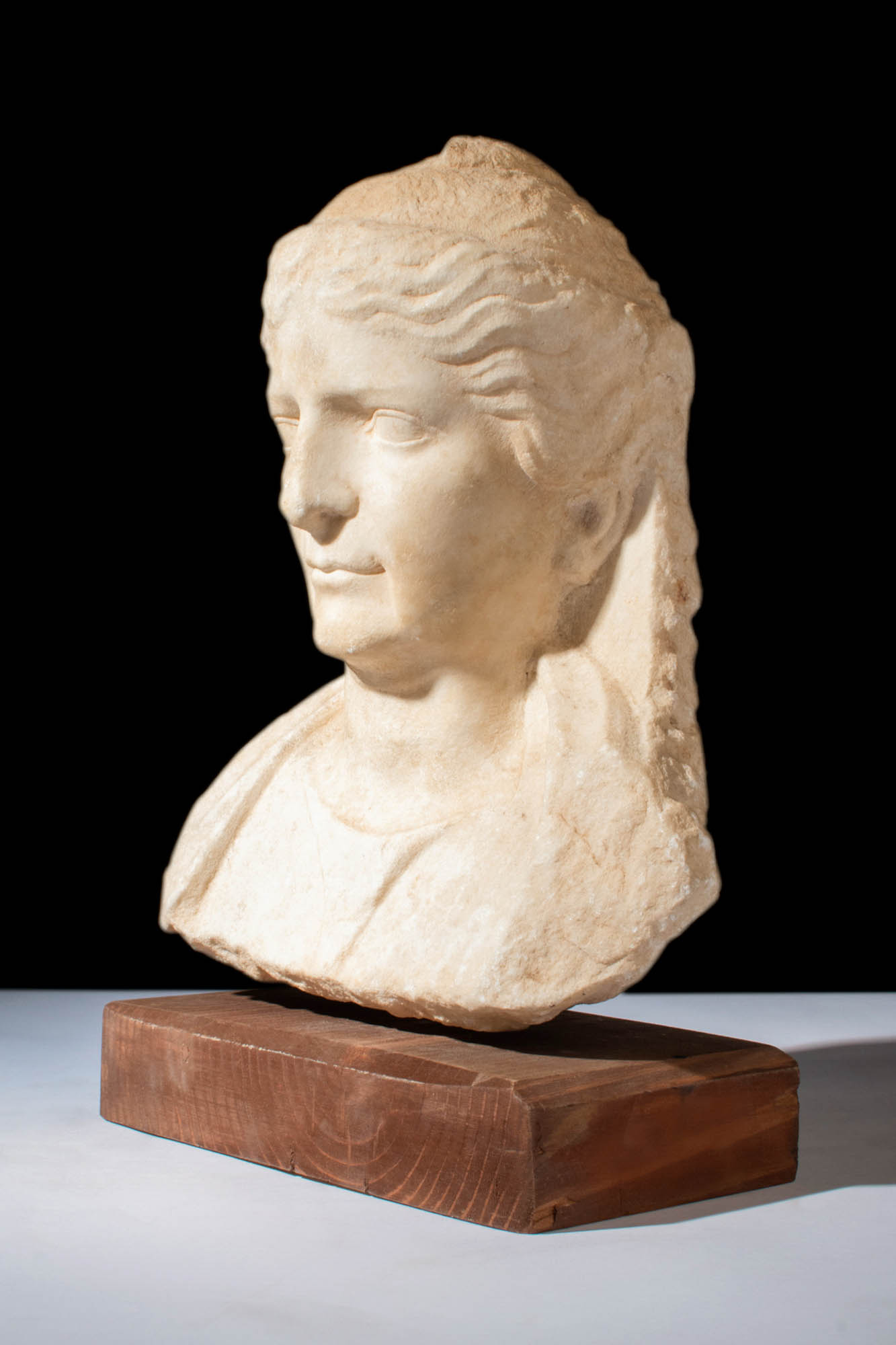 ROMAN MARBLE BUST OF MATRONA - Image 3 of 4