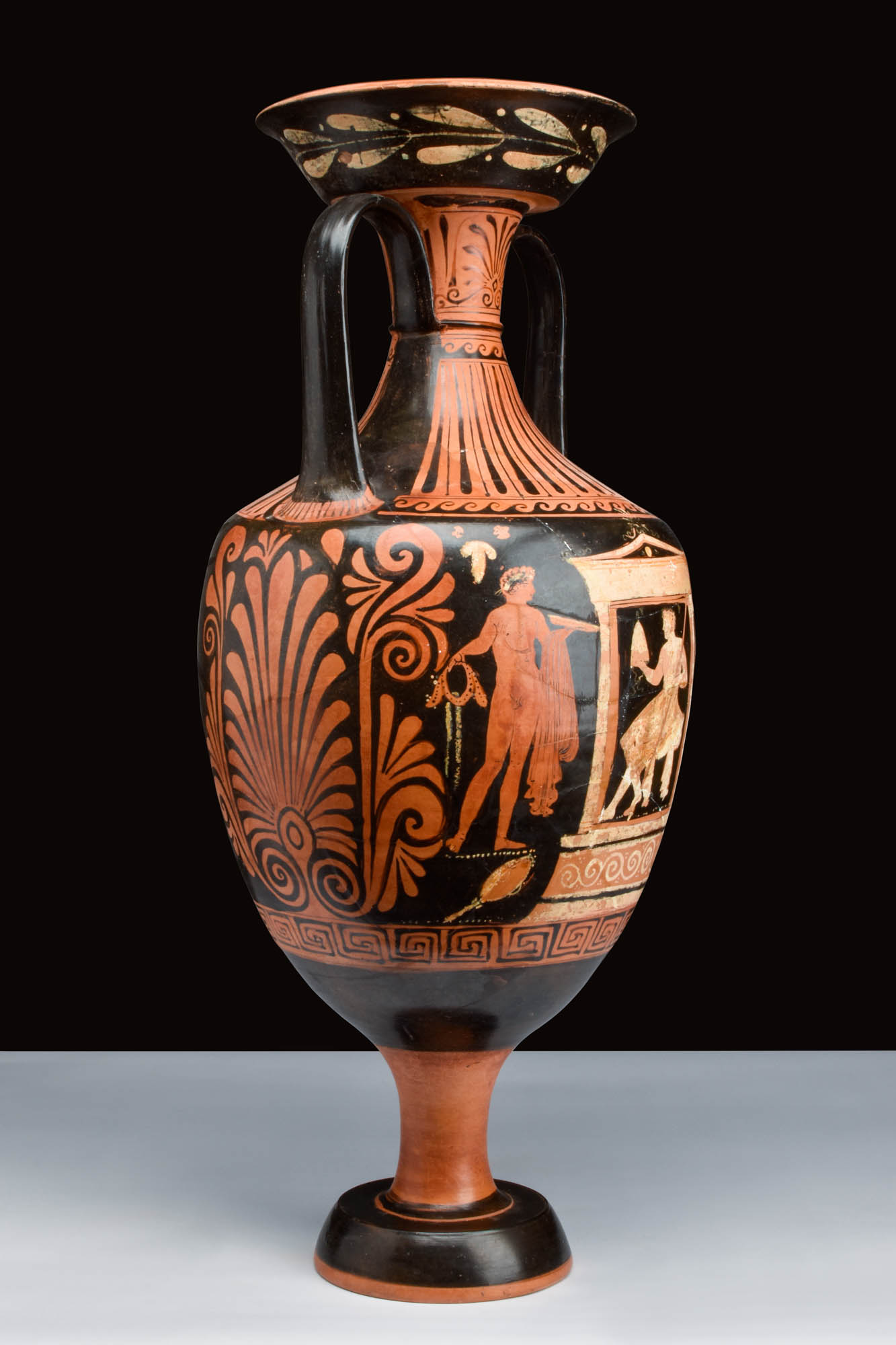 LARGE APULIAN RED-FIGURE AMPHORA - EX. AXEL GUTTMANN - TL TESTED - Image 4 of 7
