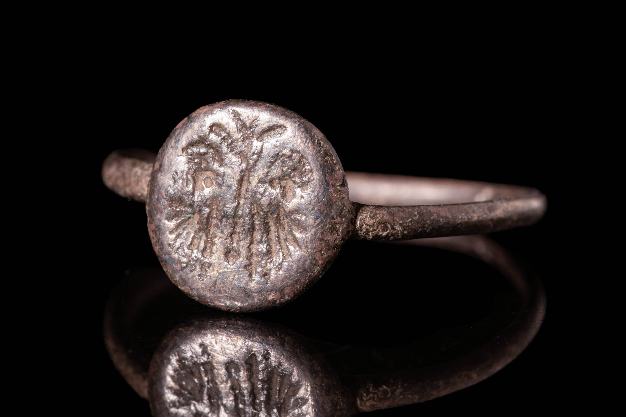 MEDIEVAL BRONZE RING WITH BEZEL DEPICTING TWO FIGURES AROUND A PALM TREE