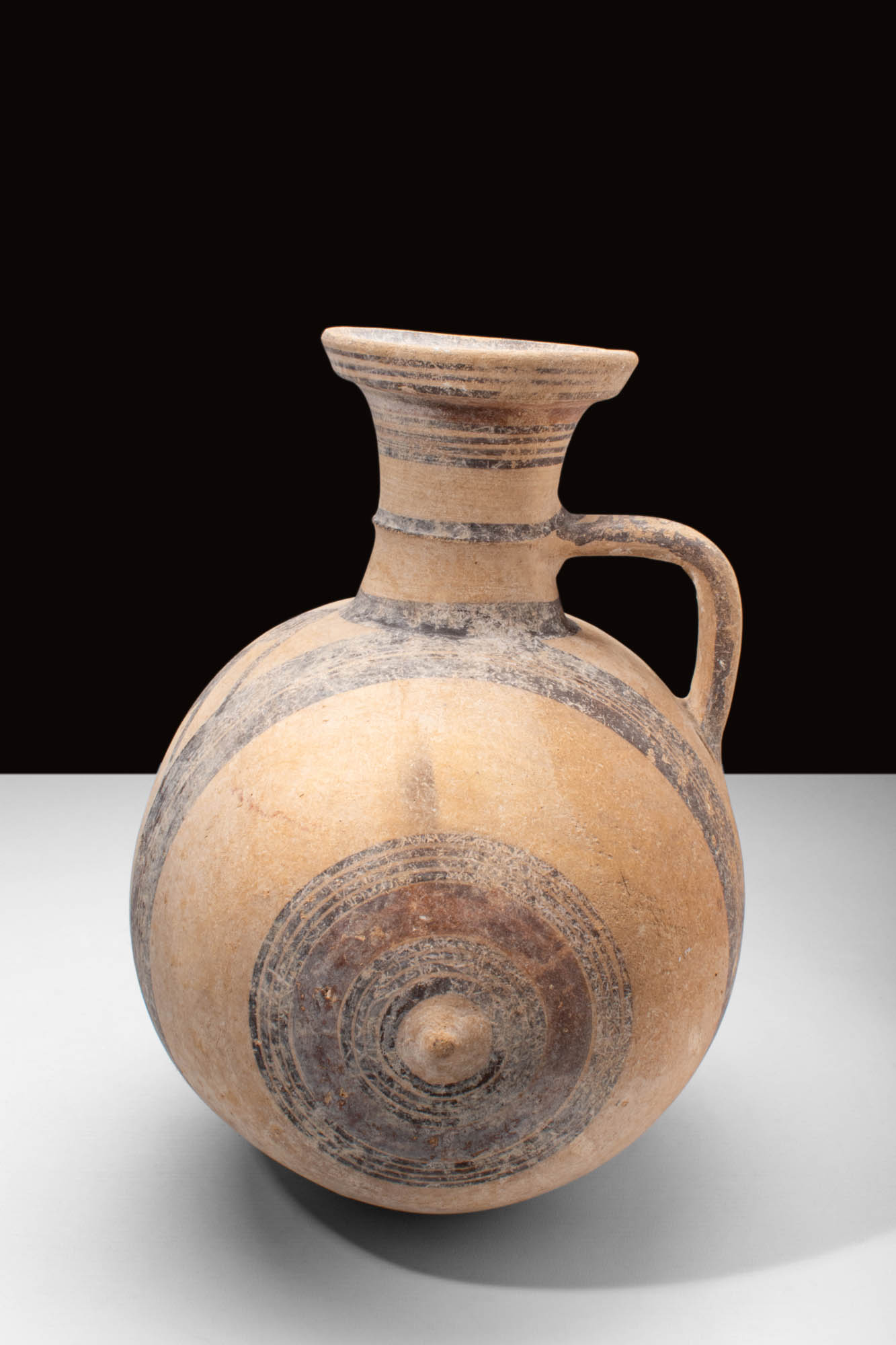 HUGE CYPRIOT JUG DECORATED WITH GEOMETRIC MOTIFS - Image 3 of 6