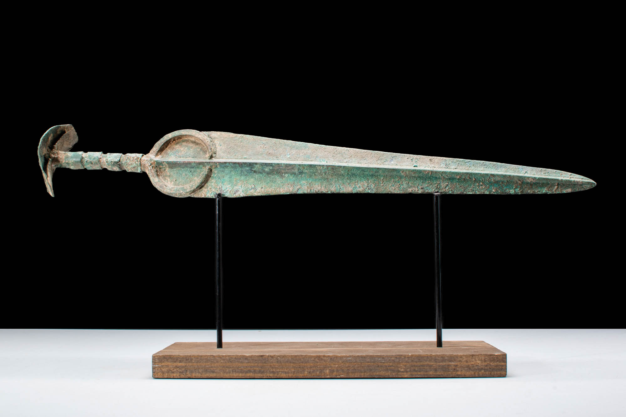 ANCIENT BRONZE SWORD WITH CRESCENTIC POMMEL