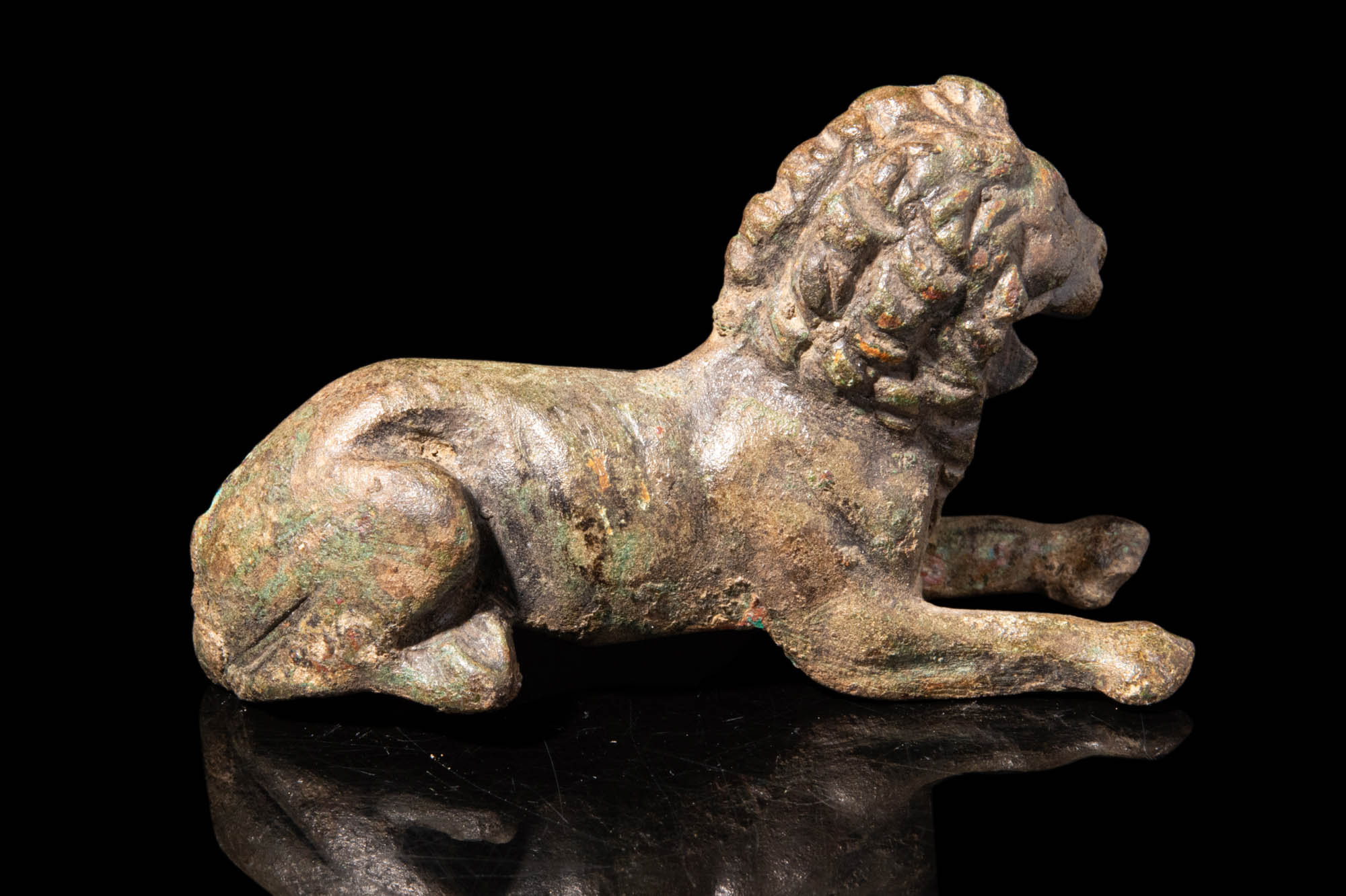 ROMAN BRONZE STATUETTE OF A RECUMBENT LION