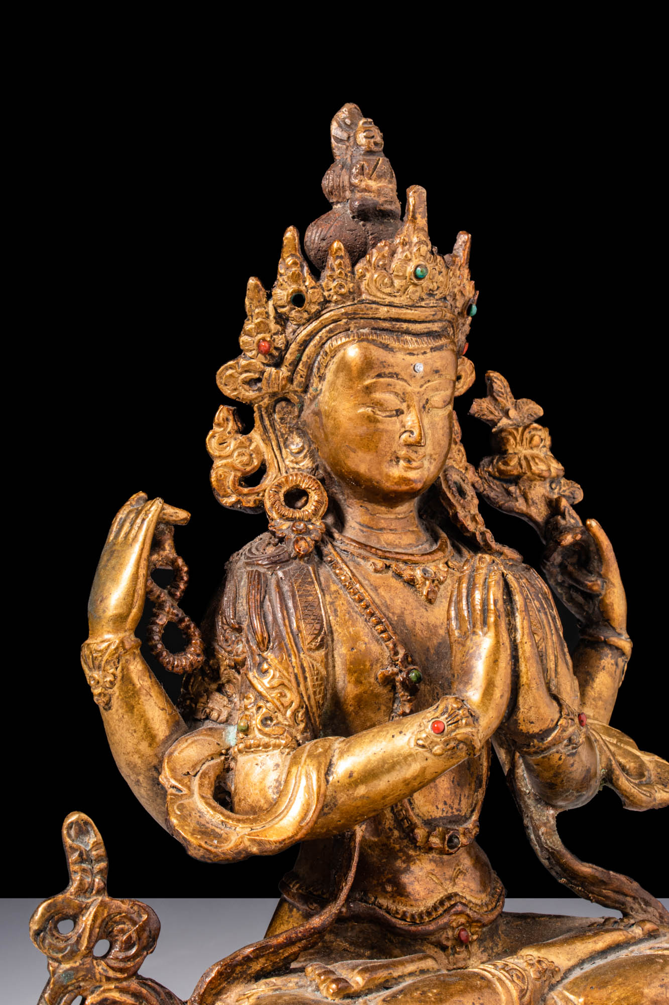 SINO-TIBETAN BEJEWELLED GILDED BRASS AVALOKITESHVARA - Image 5 of 6