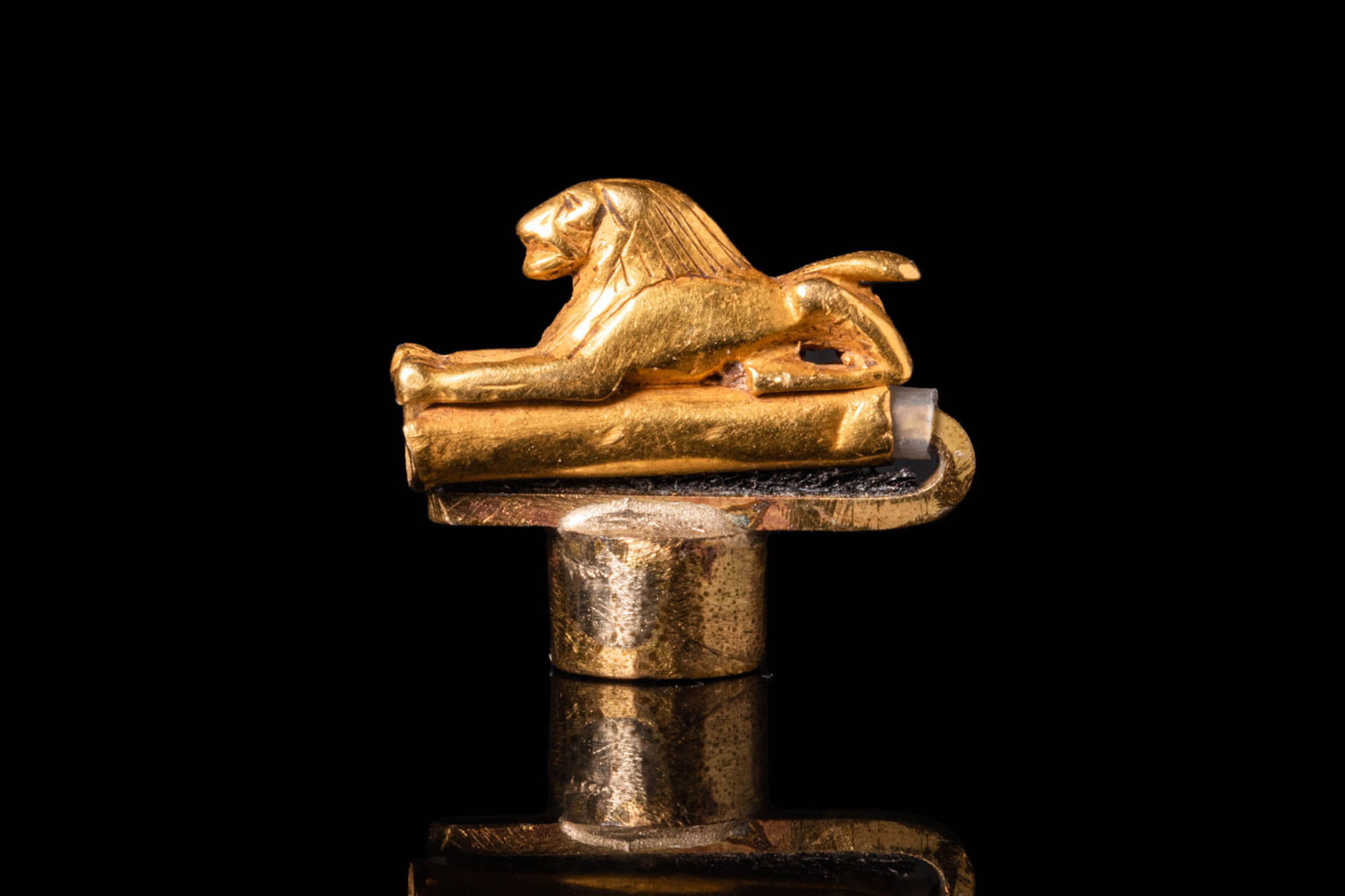 EGYPTIAN GOLD BEAD WITH RECUMBENT LION - Image 3 of 3