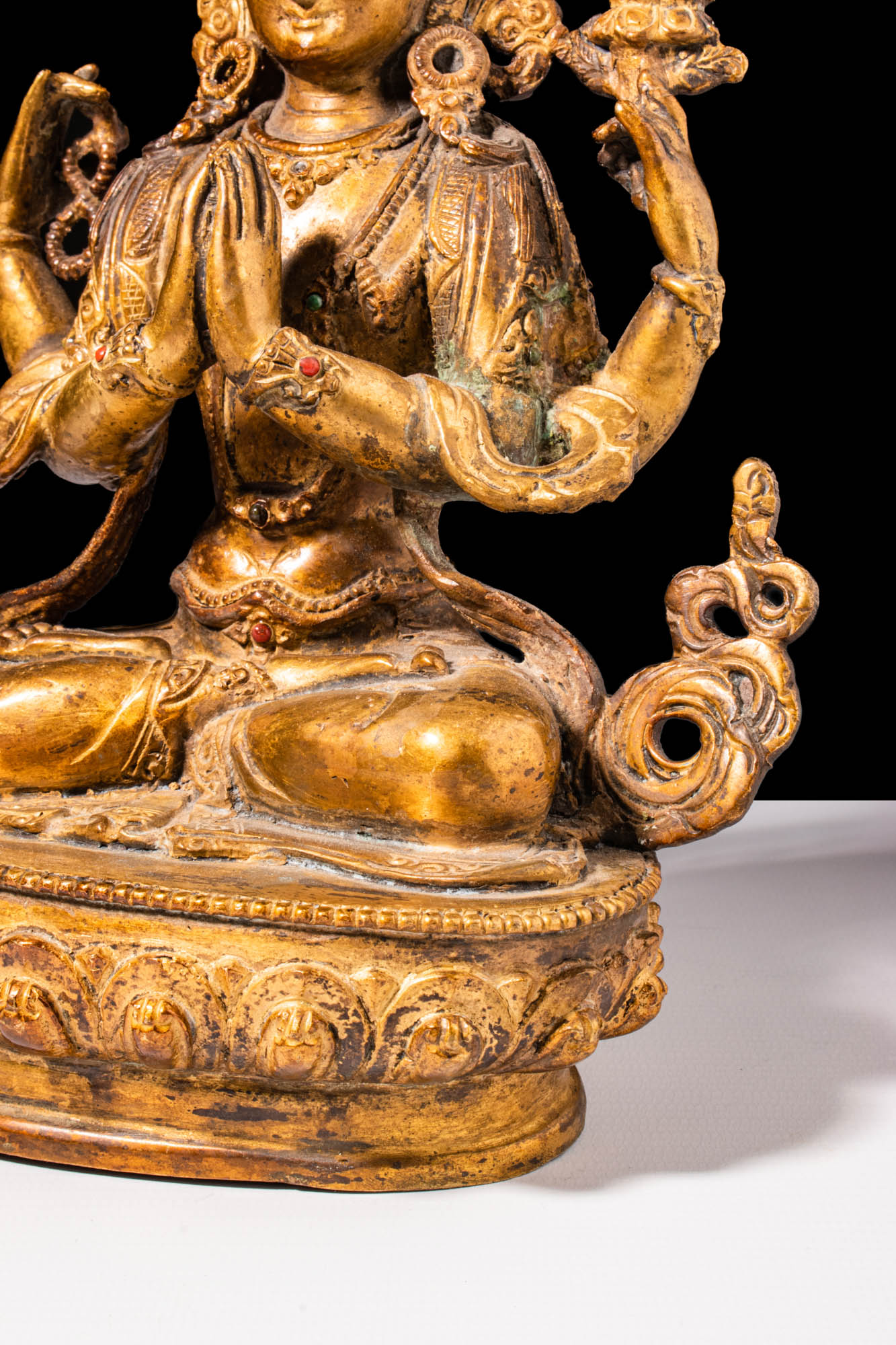 SINO-TIBETAN BEJEWELLED GILDED BRASS AVALOKITESHVARA - Image 6 of 6