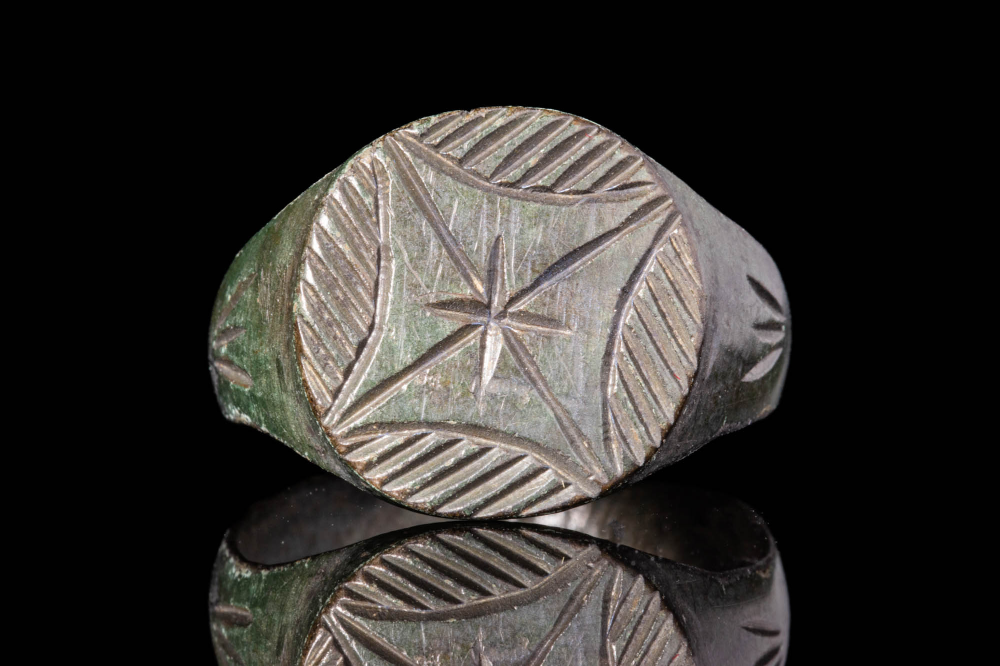 CRUSADERS BRONZE RING WITH STAR OF BETHLEHEM - Image 2 of 4