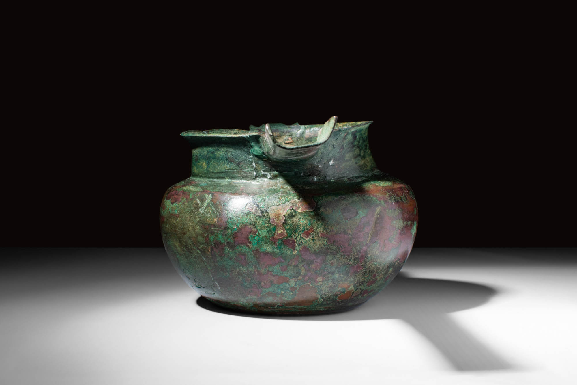 AMLASH SPOUTED VESSEL DECORATED WITH GLOBES - Image 3 of 6