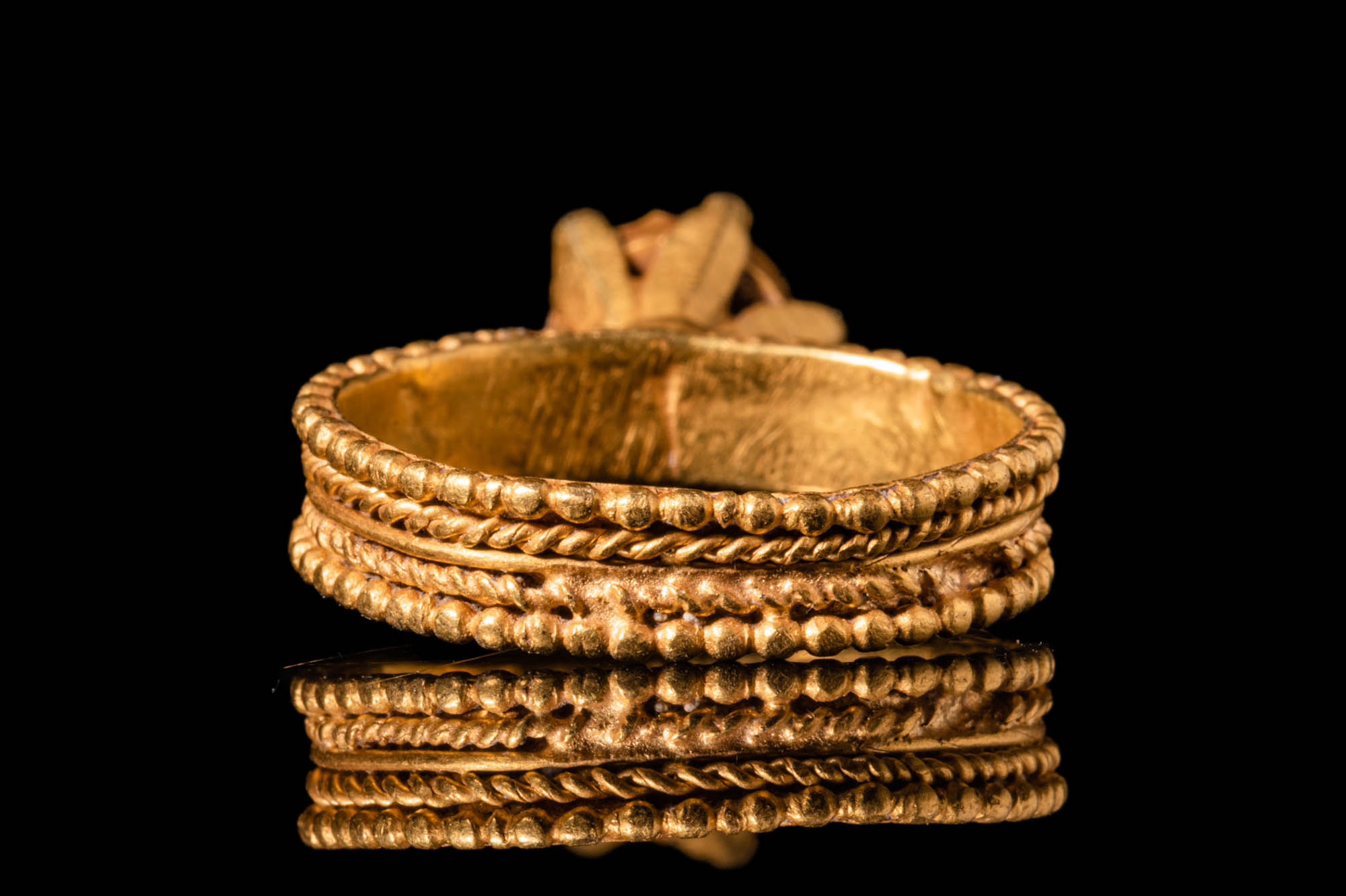BYZANTINE GOLD RING WITH SAPPHIRE - Bild 4 aus 5