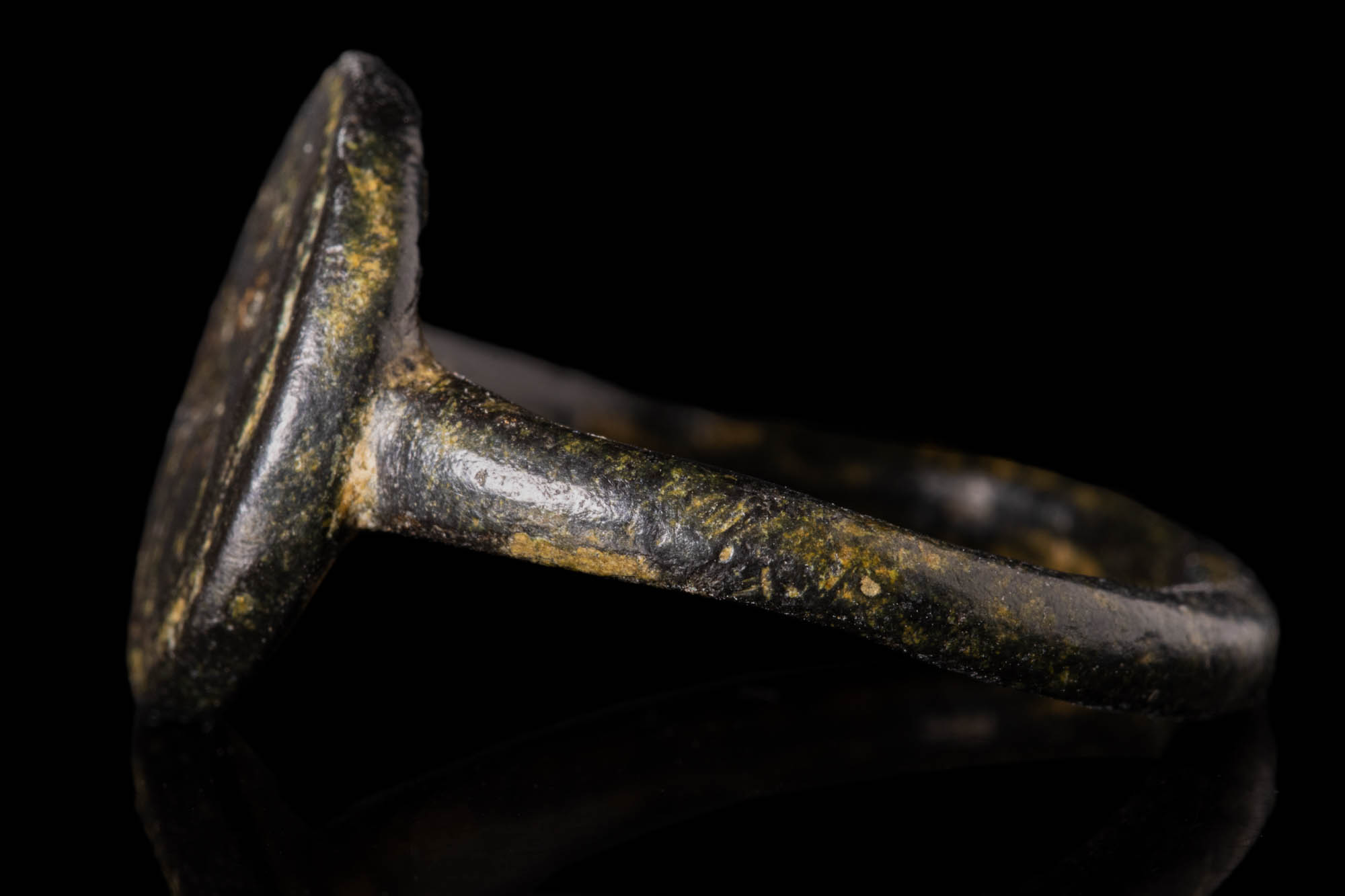 MEDIEVAL BRONZE RING DEPICTING A STAG - Image 3 of 4