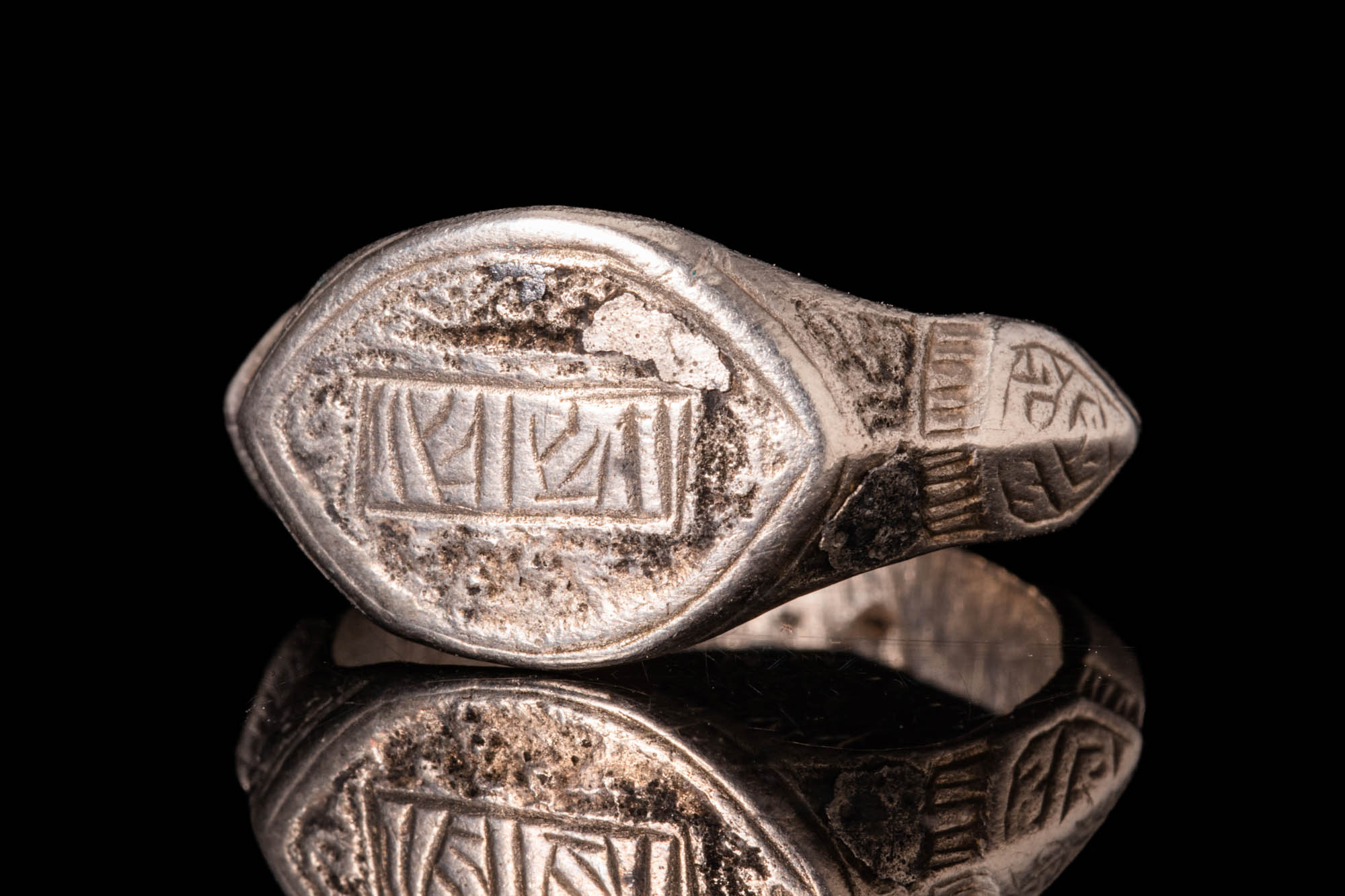 MEDIEVAL SELJUK SILVER FINGER RING WITH INSCRIPTION