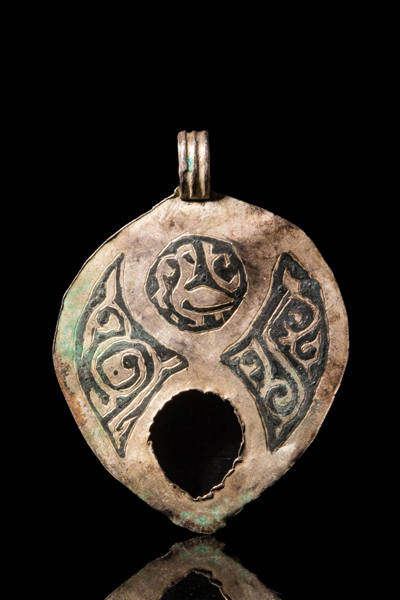 FATIMID CRESCENT MOON PENDANT WITH TURQUOISE CABOCHON - Image 3 of 3