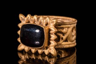 EARLY BYZANTINE GOLD RING WITH GARNET