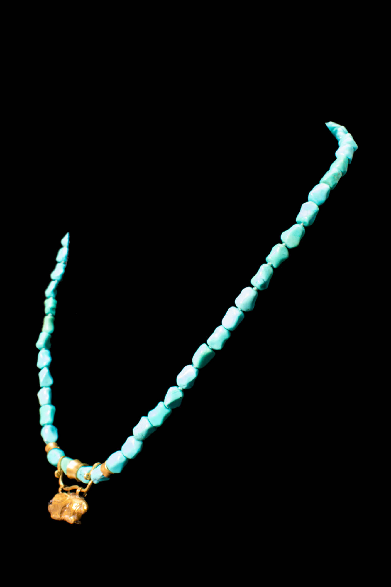 RARE EGYPTIAN TURQUOISE AND GOLD NECKLACE WITH A RABBIT PENDANT - Image 2 of 5