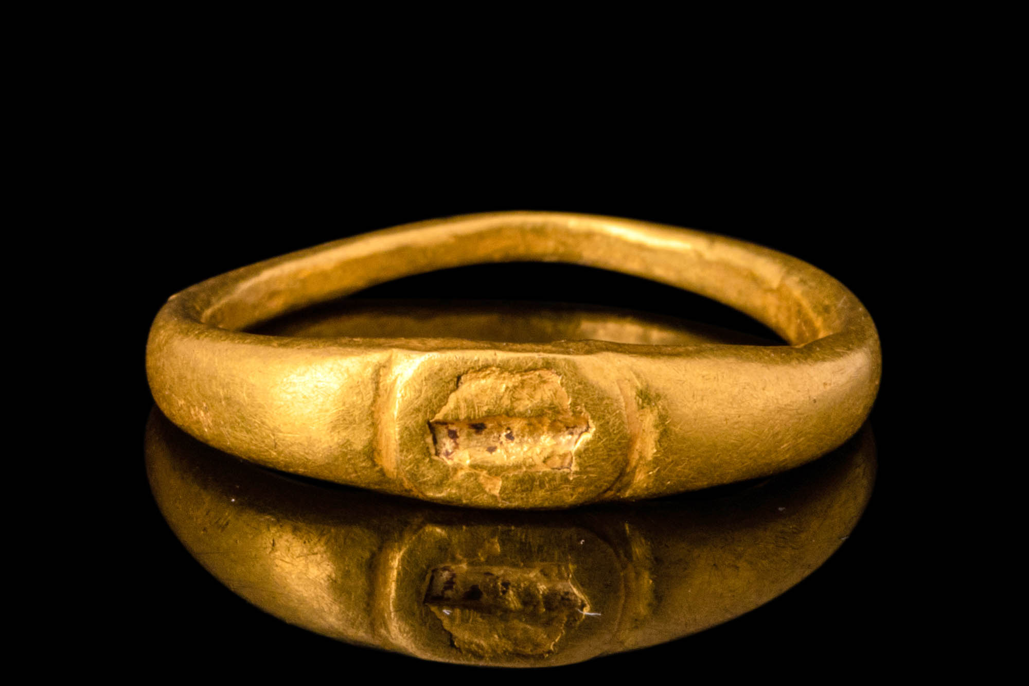 ROMAN GOLD FINGER RING - Image 2 of 6