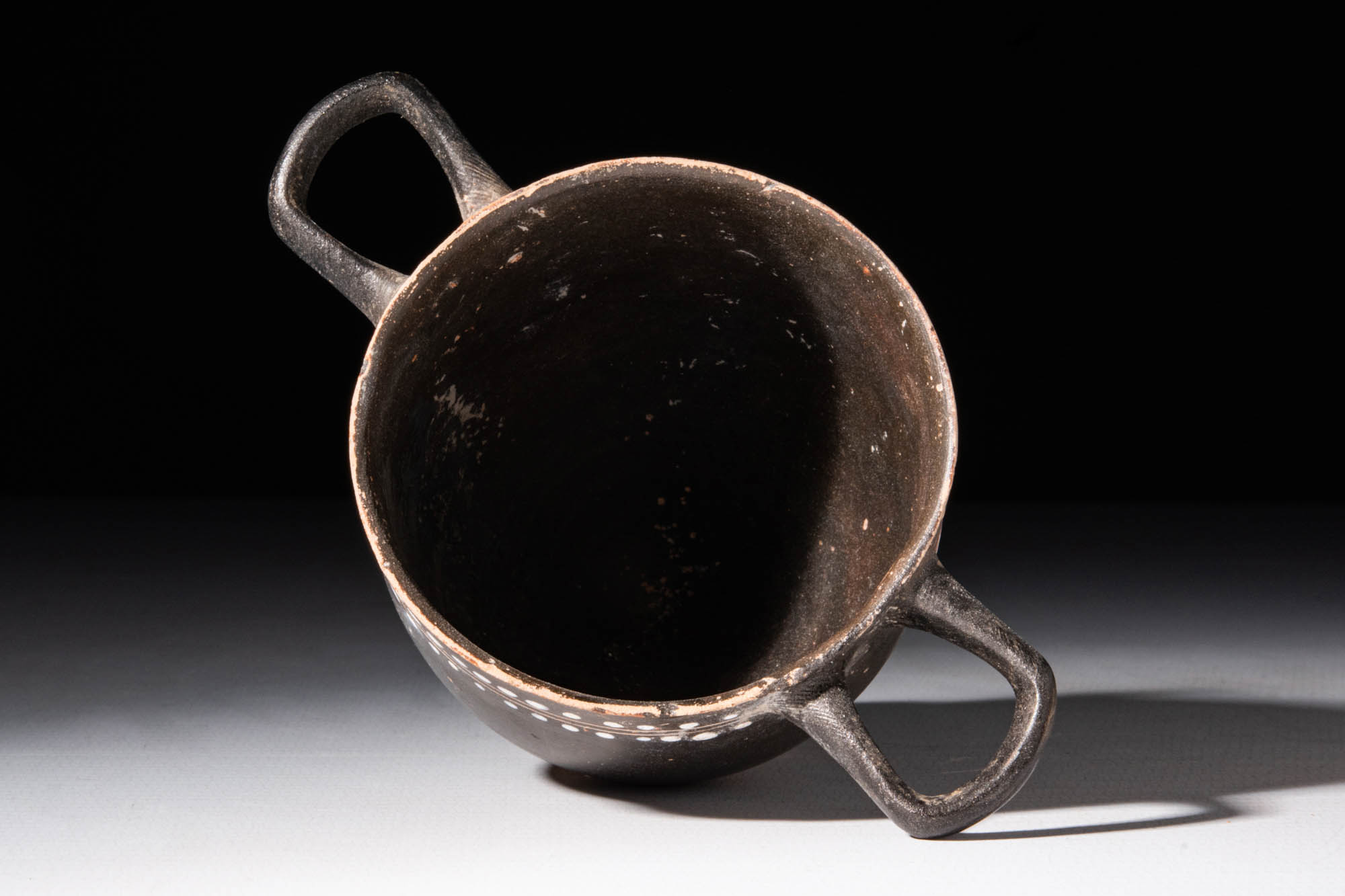 GNATHIAN BLACK-GLAZE POTTERY SKYPHOS - Image 4 of 4