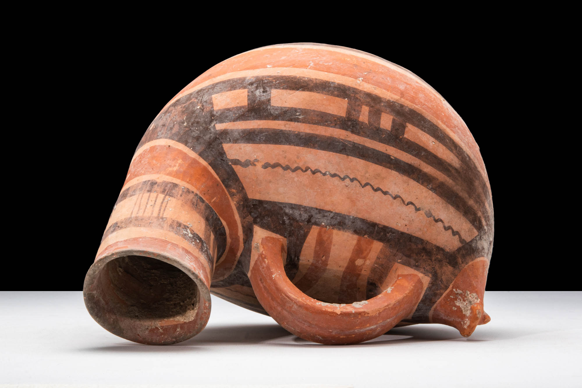 DAUNIAN TERRACOTTA BICHROME ASKOS - Image 6 of 7