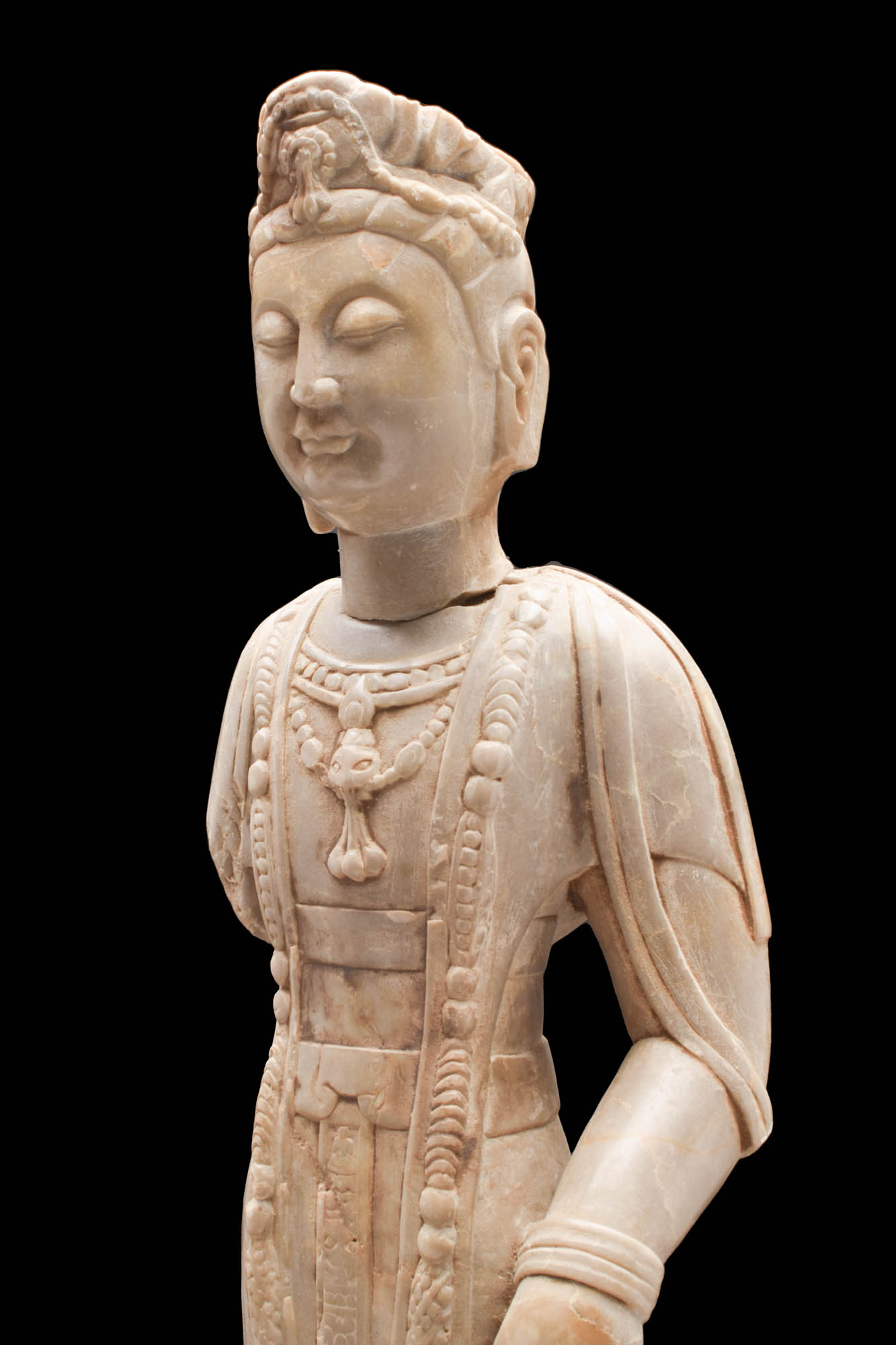 RARE SUI / TANG DYNASTY WHITE MARBLE FIGURE OF BODHISATTVA - Image 5 of 5