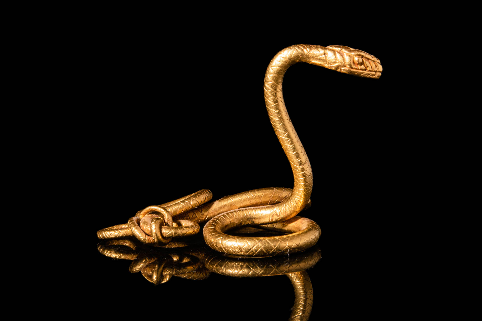 RARE EGYPTIAN GOLD ATTACKING SNAKE FIGURE - Image 3 of 5