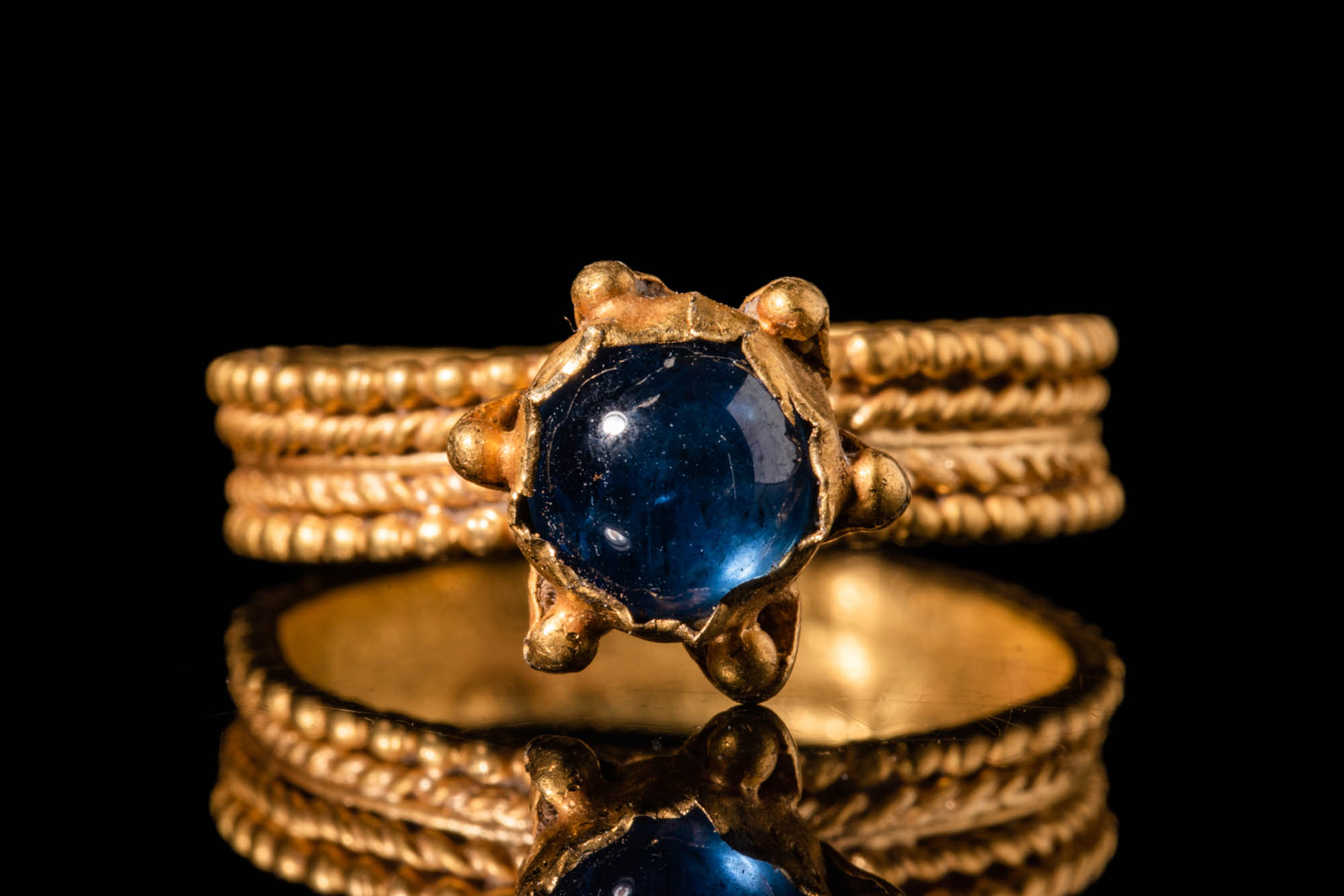 BYZANTINE GOLD RING WITH SAPPHIRE - Image 2 of 5