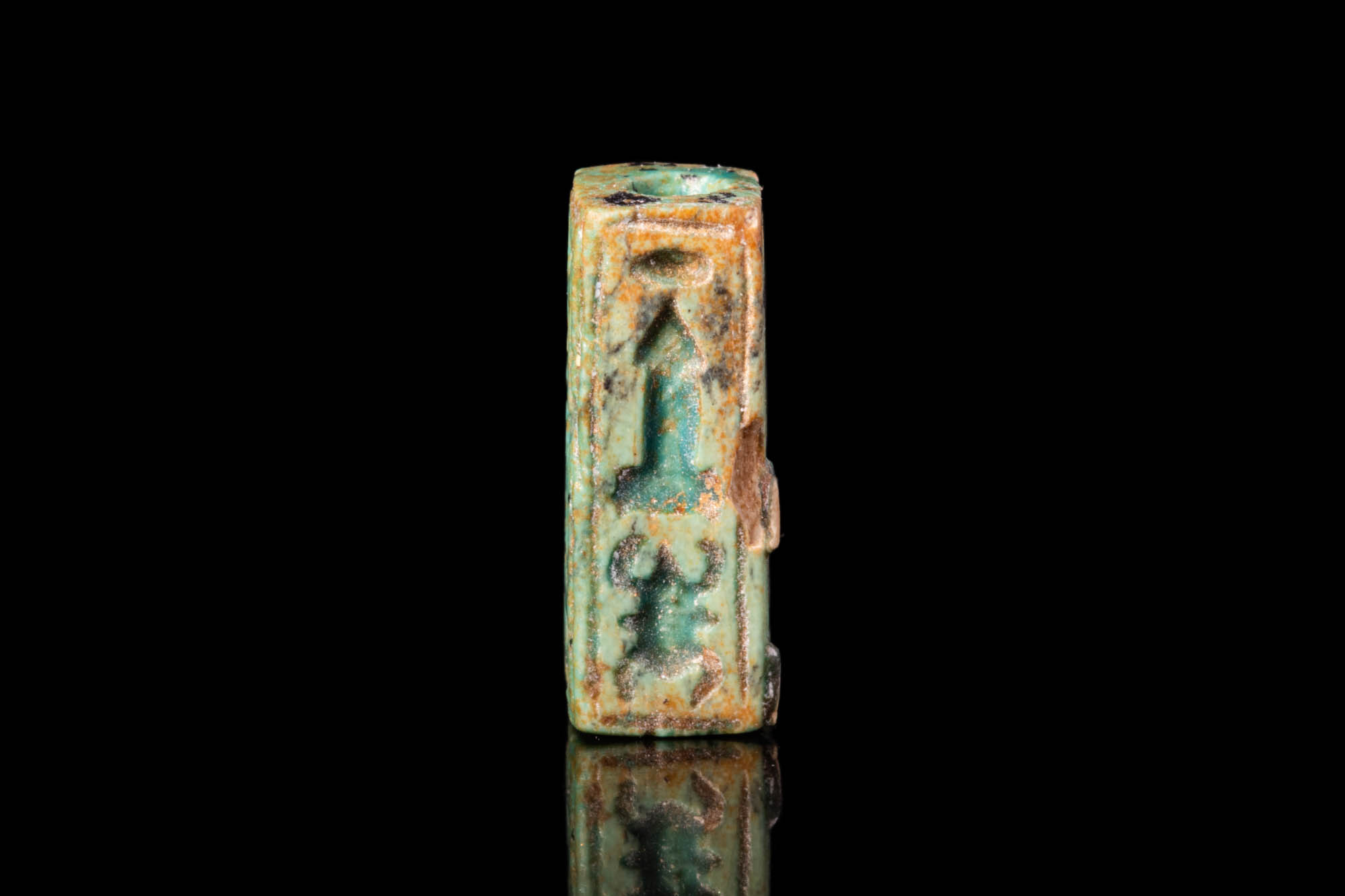 EGYPTIAN GLAZED STEATITE SQUARE SEAL WITH A CARTOUCHE OF TUTHMOSIS III - Image 2 of 3