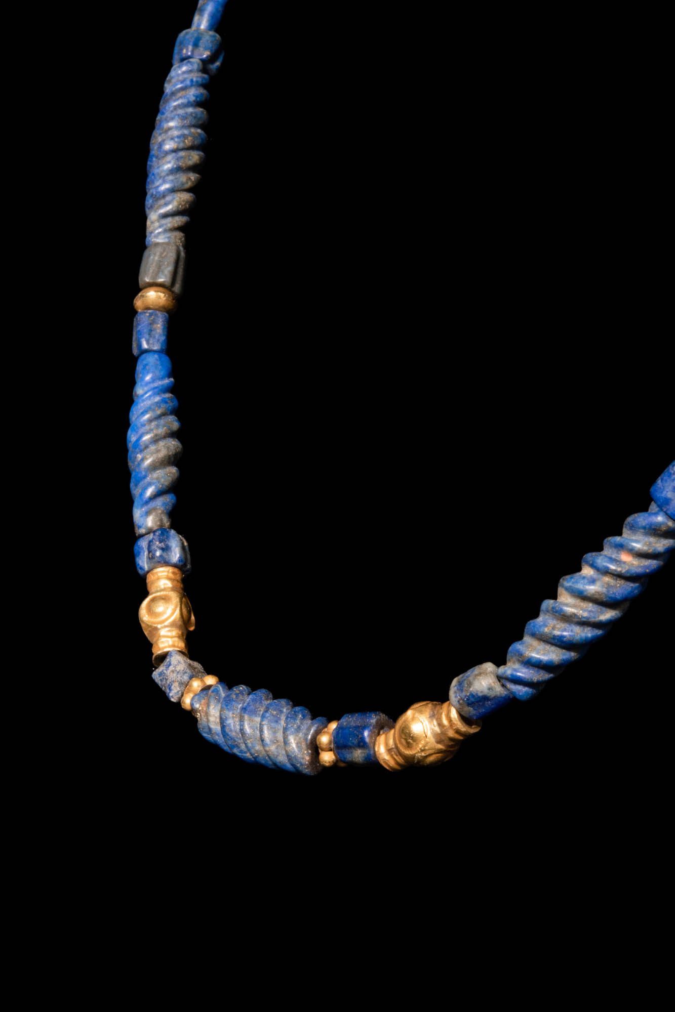 MESOPOTAMIAN LAPIS LAZULI AND GOLD NECKLACE - Image 4 of 4