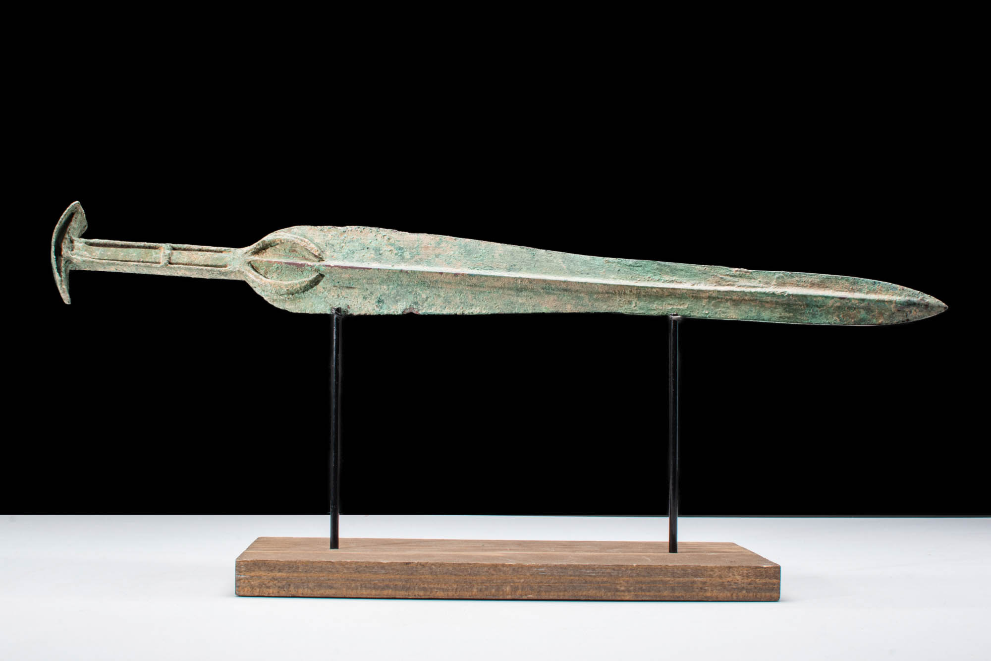 ANCIENT BRONZE SWORD WITH CRESCENTIC POMMEL - Image 2 of 4