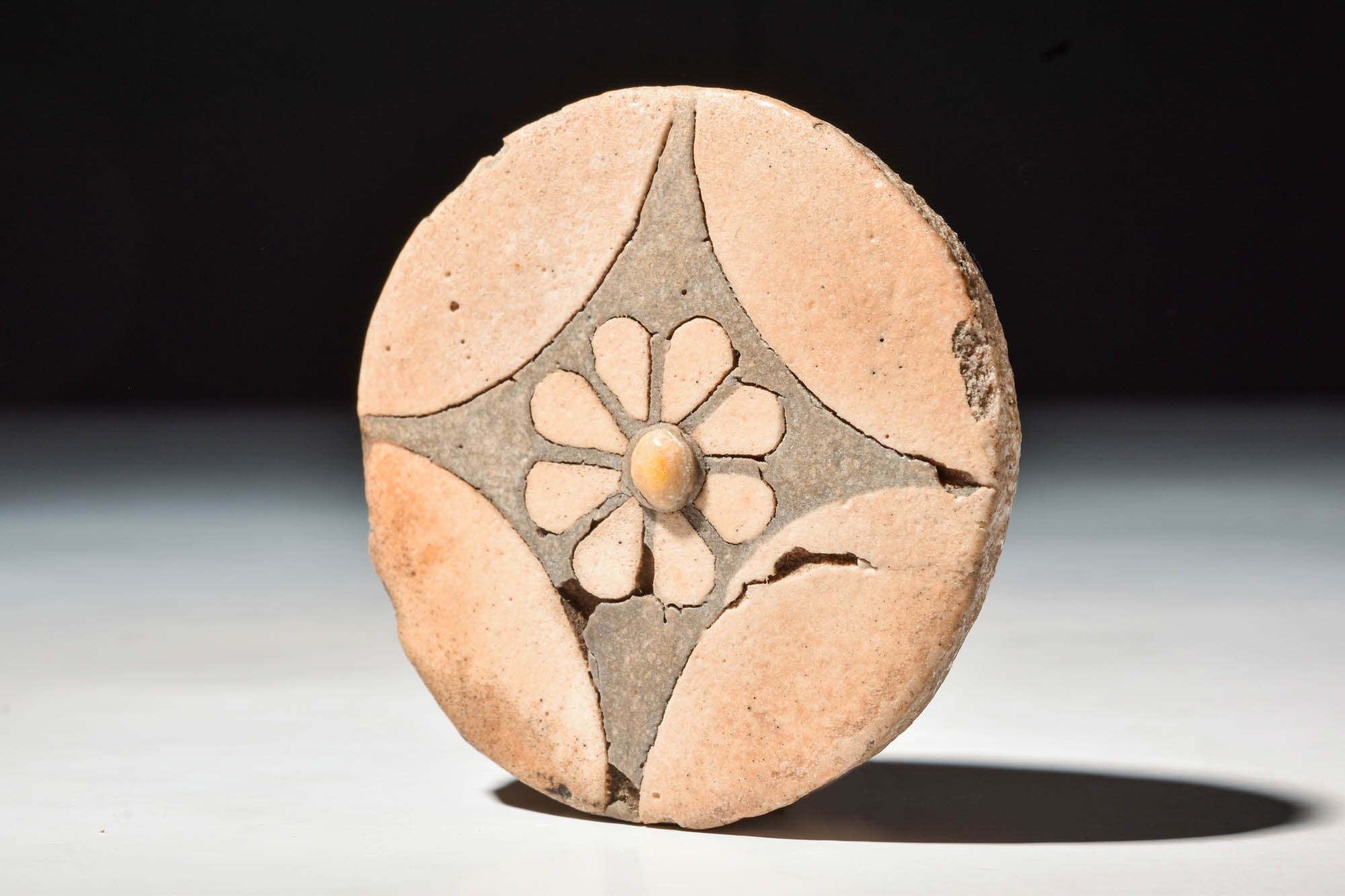 EGYPTIAN NEW KINGDOM FAIENCE ROSETTE INLAY - Image 2 of 4