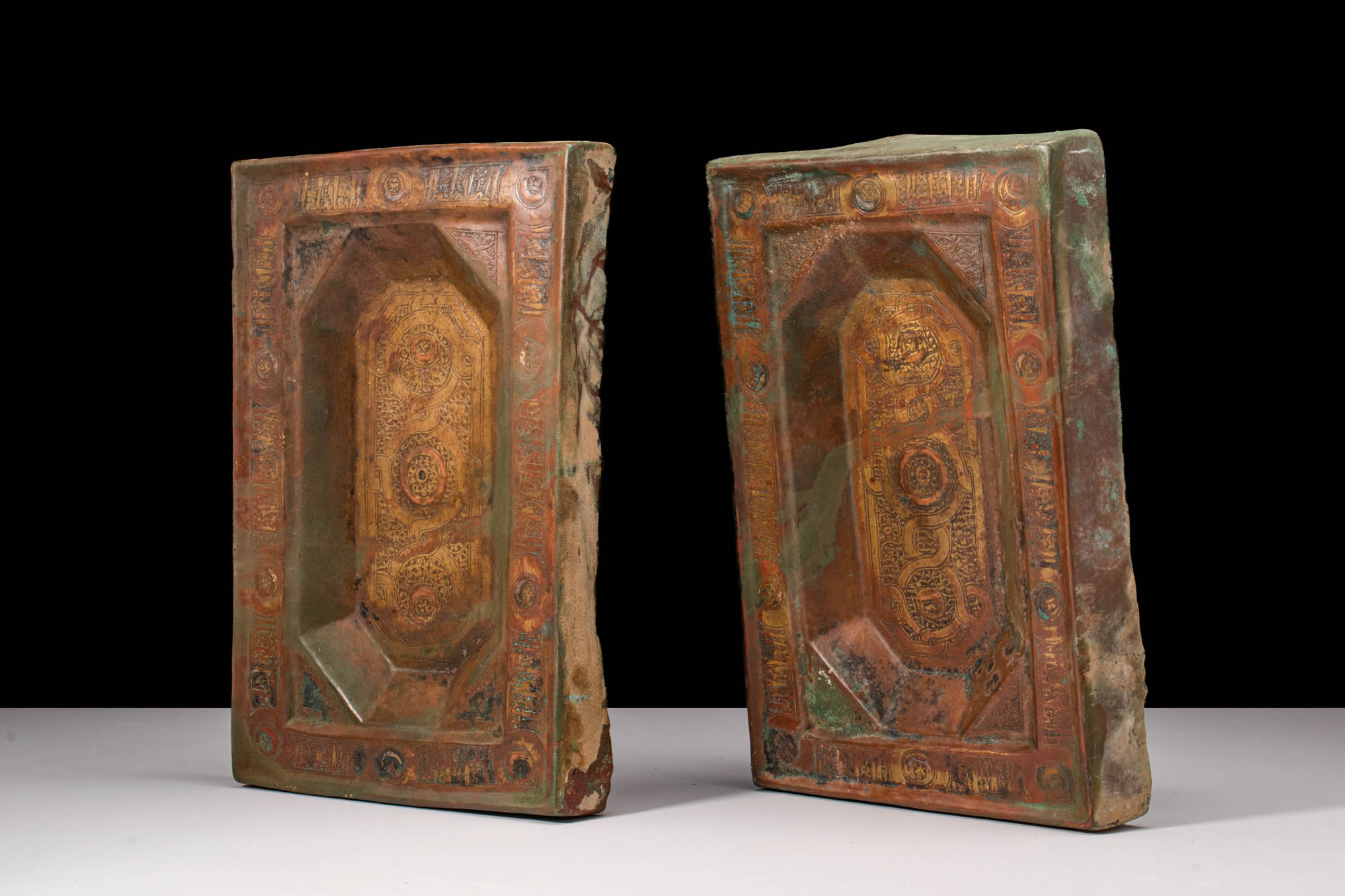 PAIR OF MEDIEVAL SELJUK RECTANGULAR TRAYS - Image 2 of 5