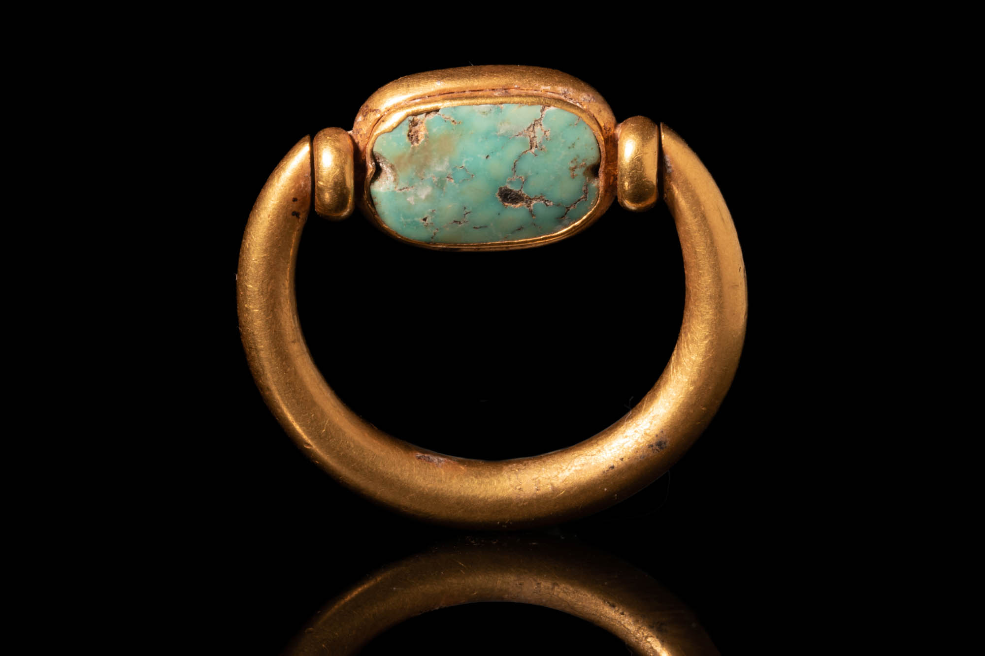 EGYPTIAN GOLD FINGER RING WITH TURQUOISE BEZEL - Image 5 of 5