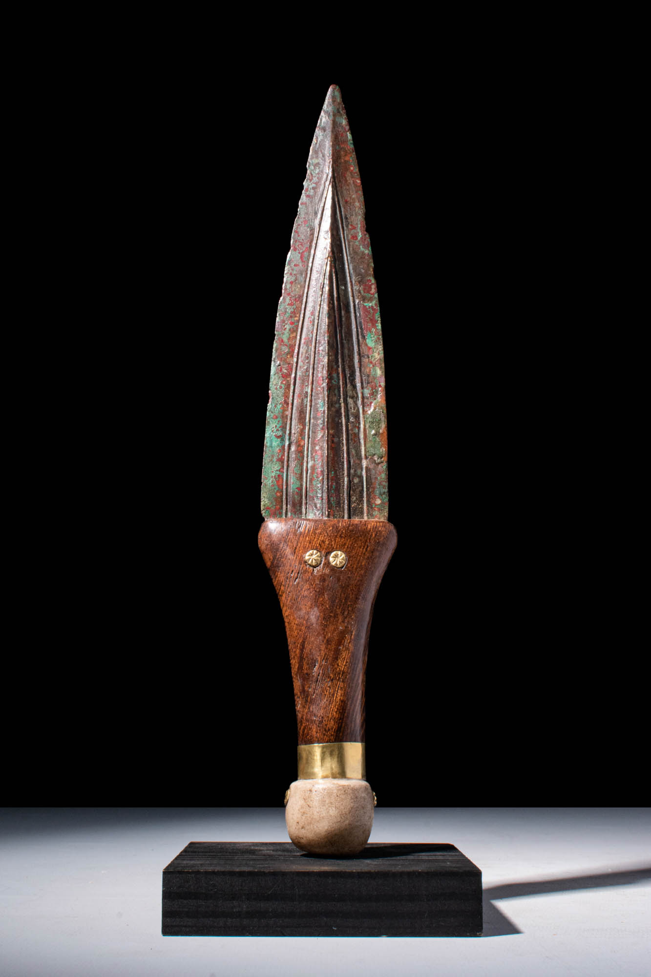 RARE EGYPTIAN BRONZE DAGGER WITH DECORATED HANDLE - Image 3 of 3